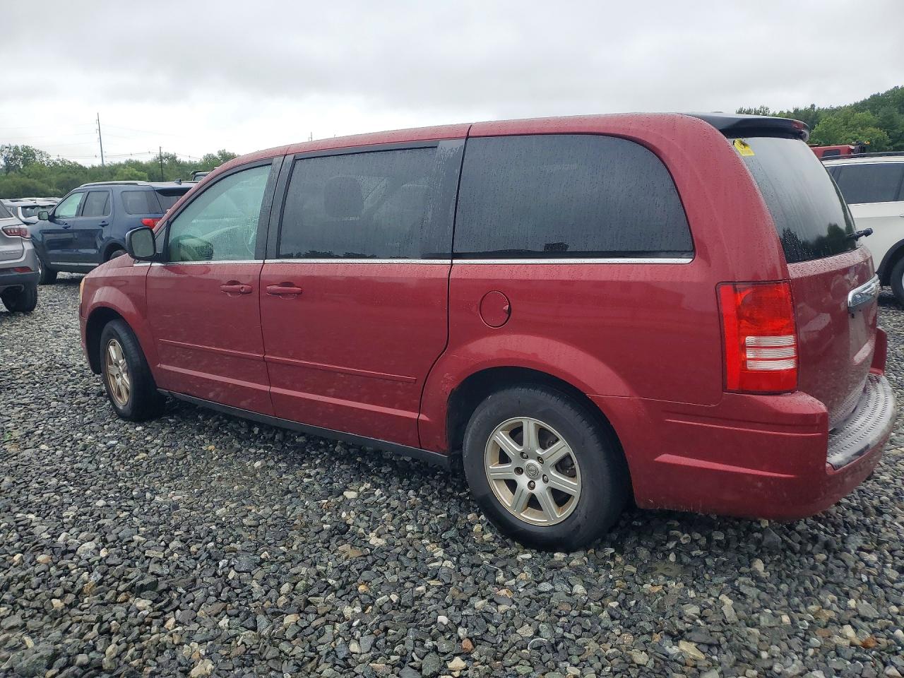 2010 Chrysler Town & Country Lx Red vin: 2A4RR2D13AR428819