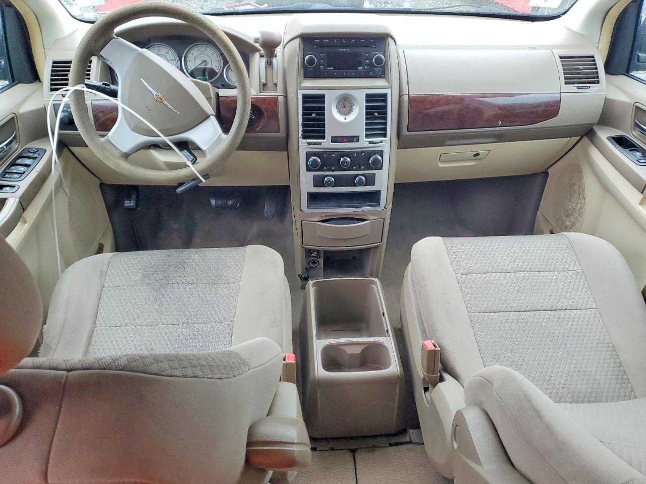 2010 Chrysler Town & Country Lx Red vin: 2A4RR2D13AR428819
