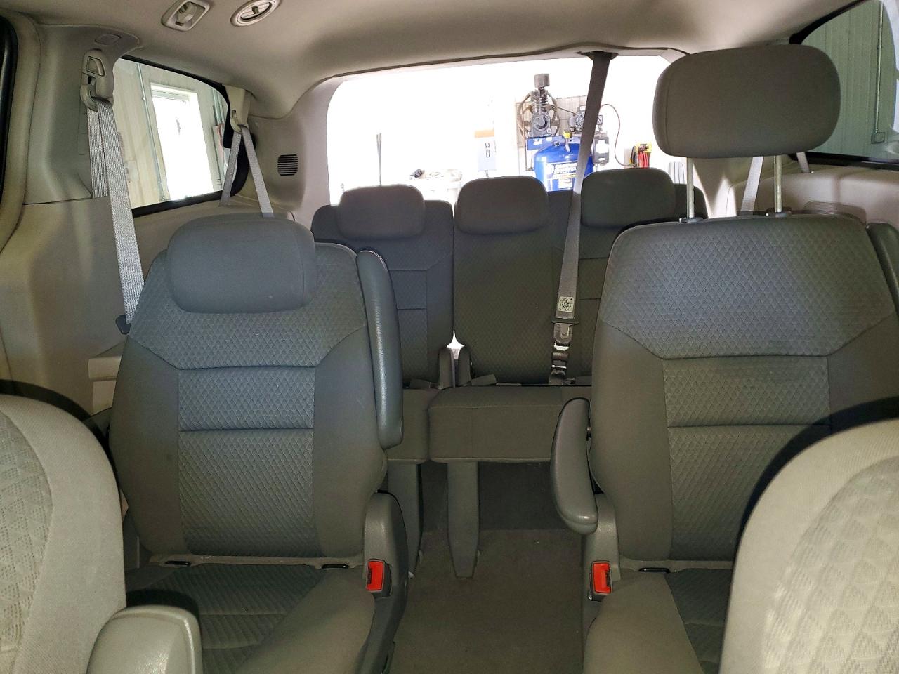 2010 Chrysler Town & Country Lx Green vin: 2A4RR2D13AR442218