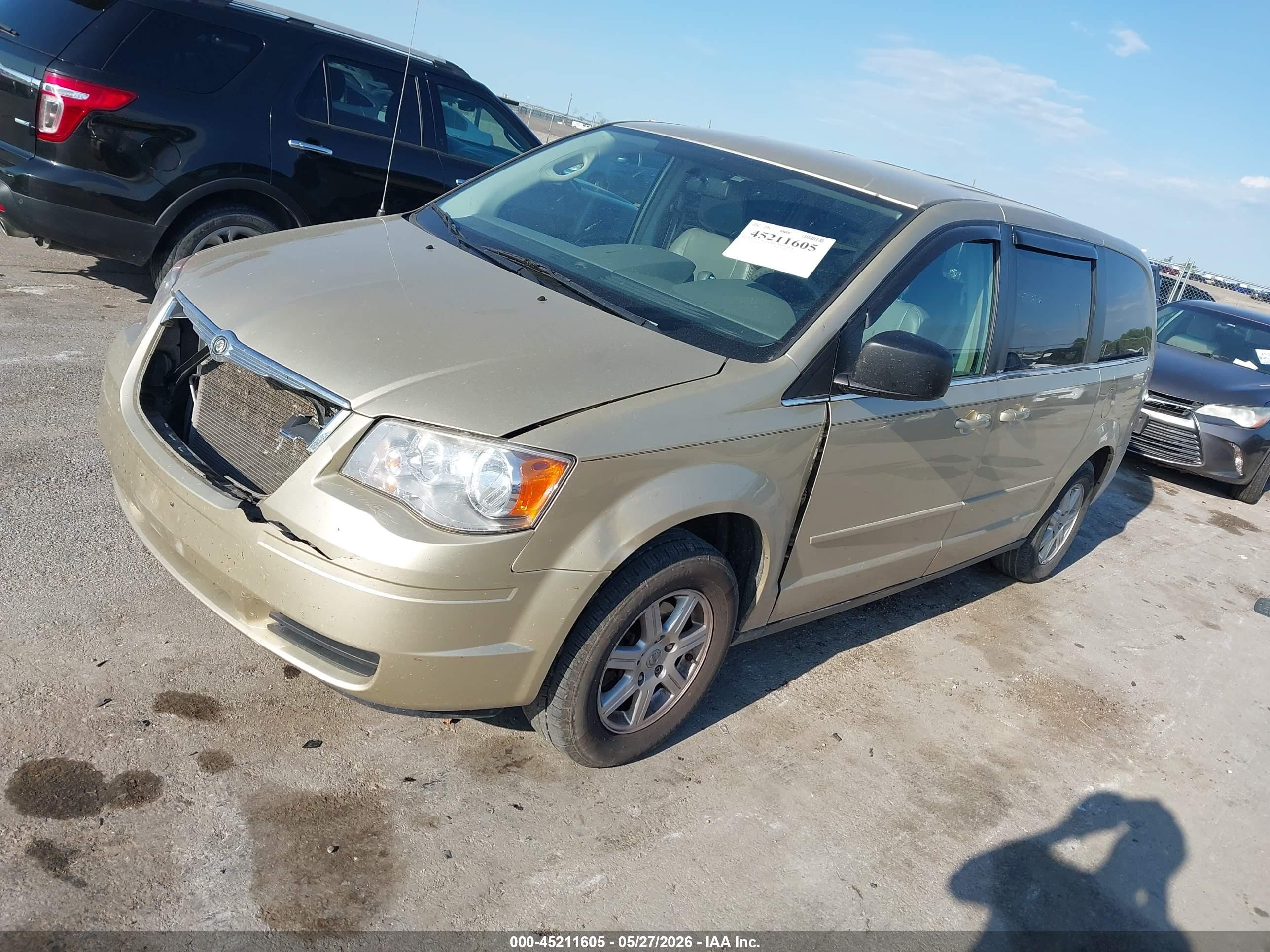 2010 Chrysler Town & Country New Lx Gold vin: 2A4RR2D16AR405051