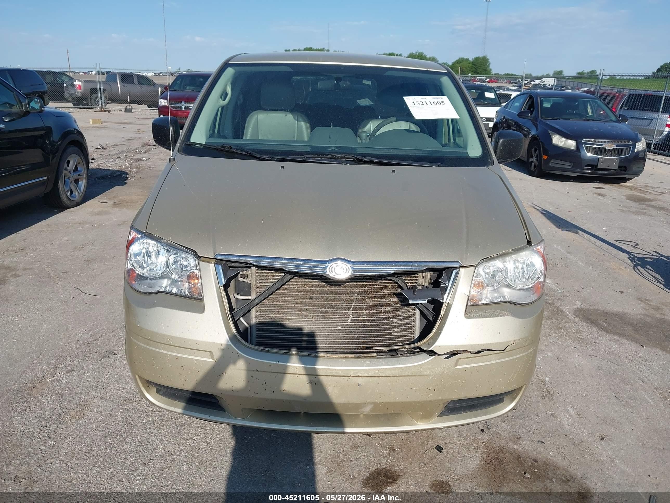 2010 Chrysler Town & Country New Lx Gold vin: 2A4RR2D16AR405051