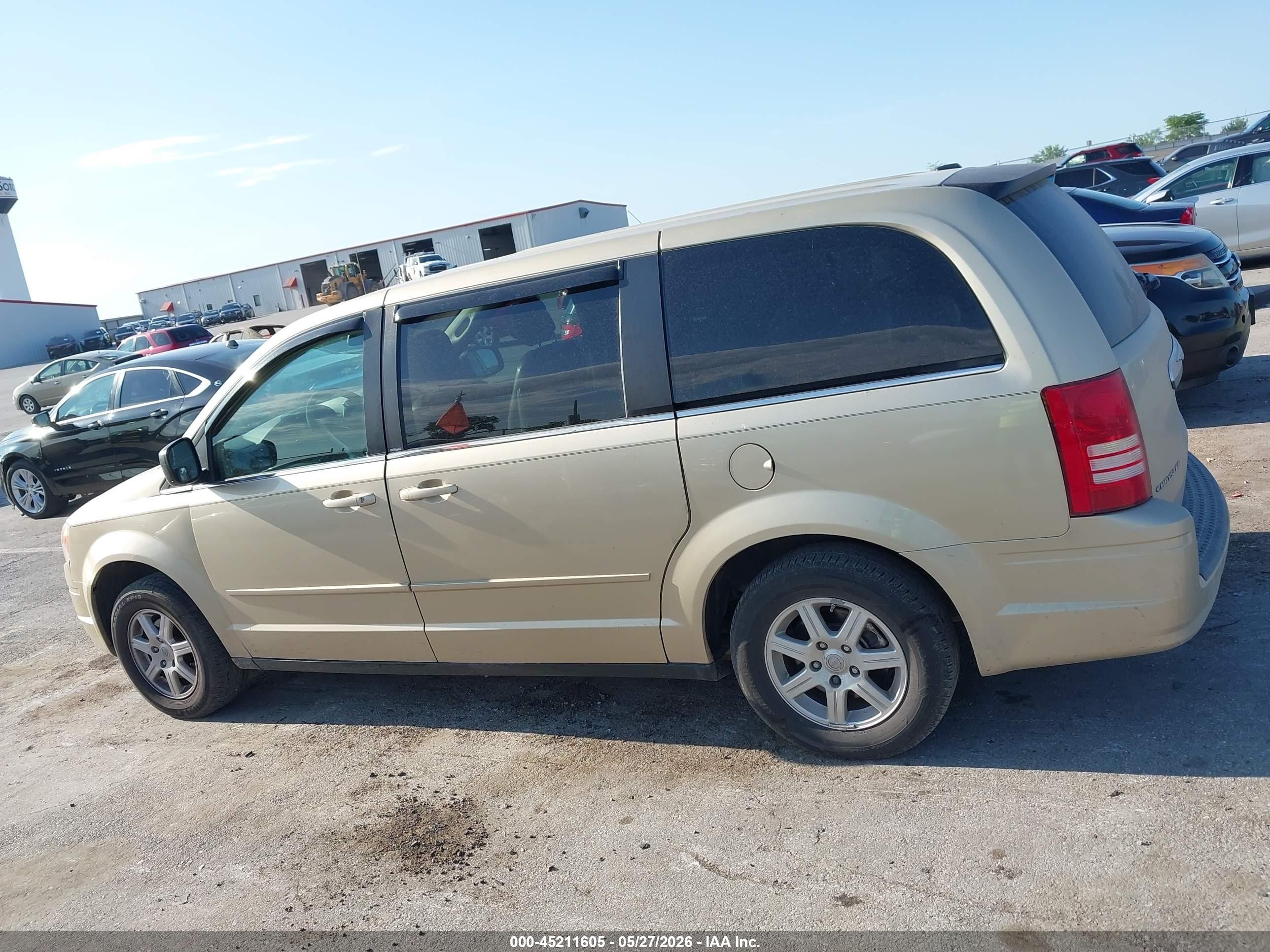 2010 Chrysler Town & Country New Lx Gold vin: 2A4RR2D16AR405051