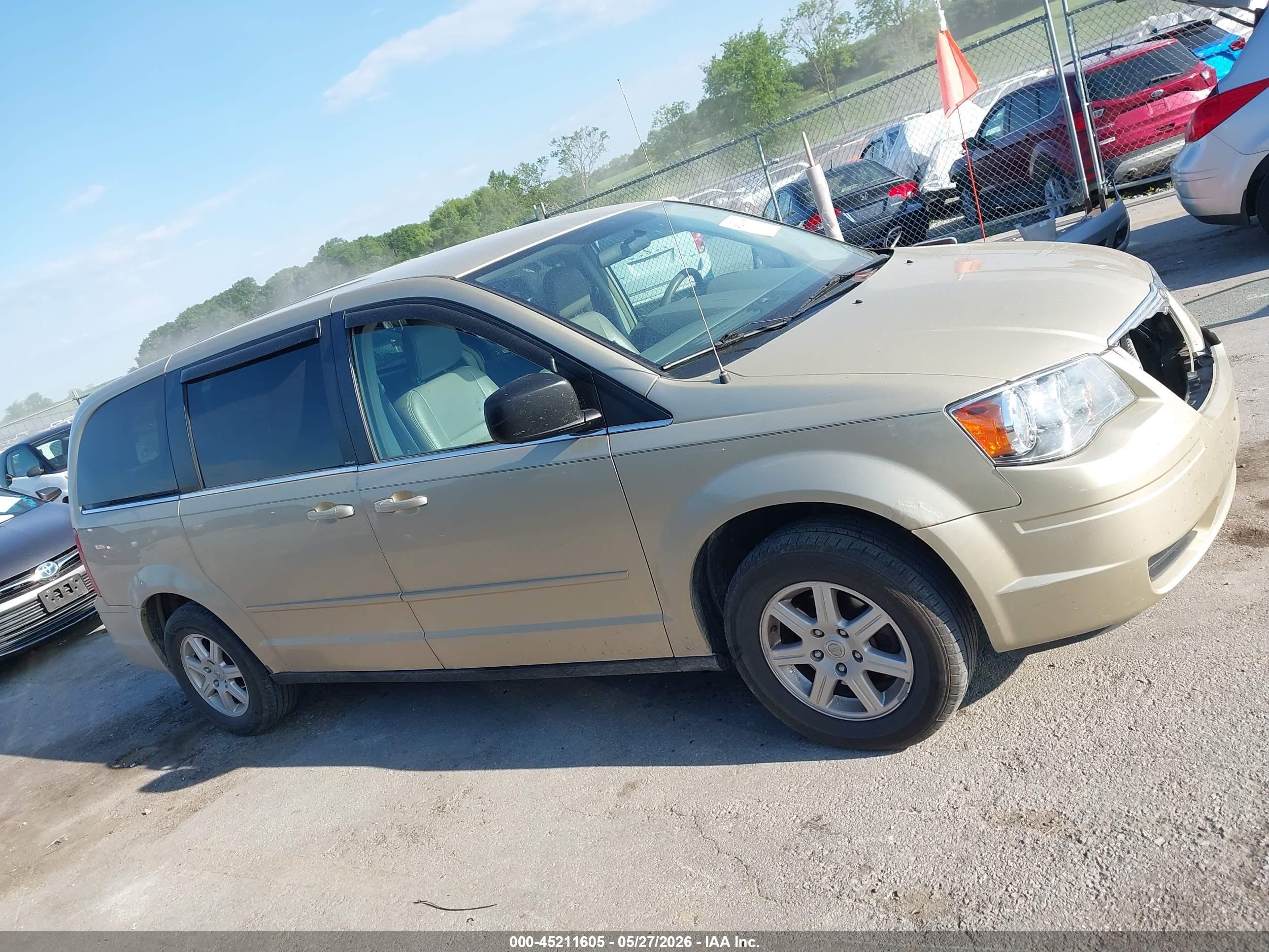 2010 Chrysler Town & Country New Lx Gold vin: 2A4RR2D16AR405051
