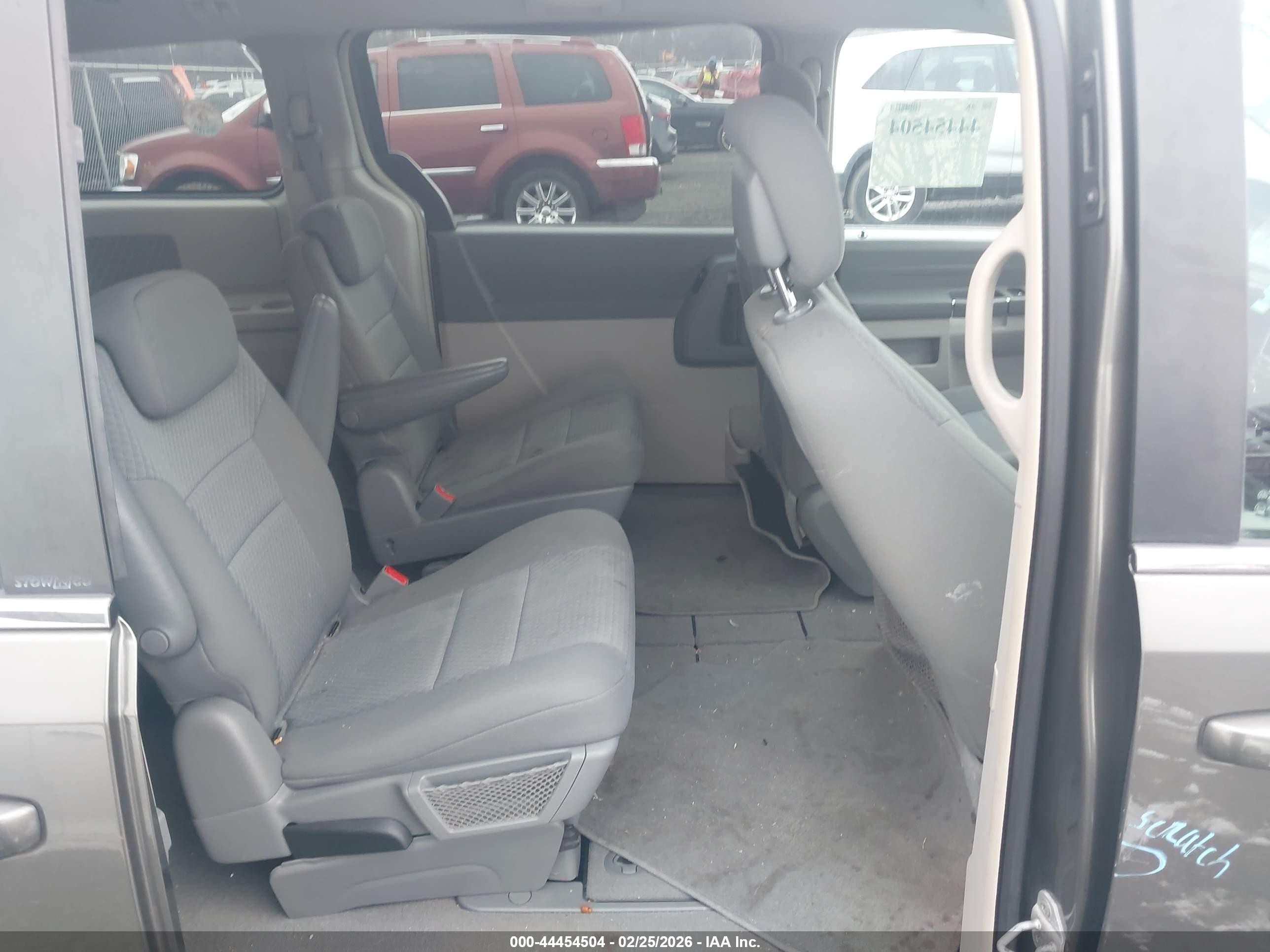 2010 Chrysler Town & Country New Lx Серый vin: 2A4RR2D17AR454503