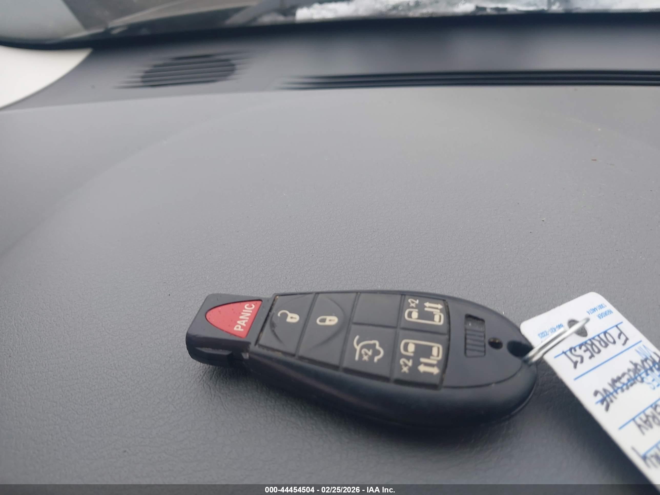 2010 Chrysler Town & Country New Lx Серый vin: 2A4RR2D17AR454503