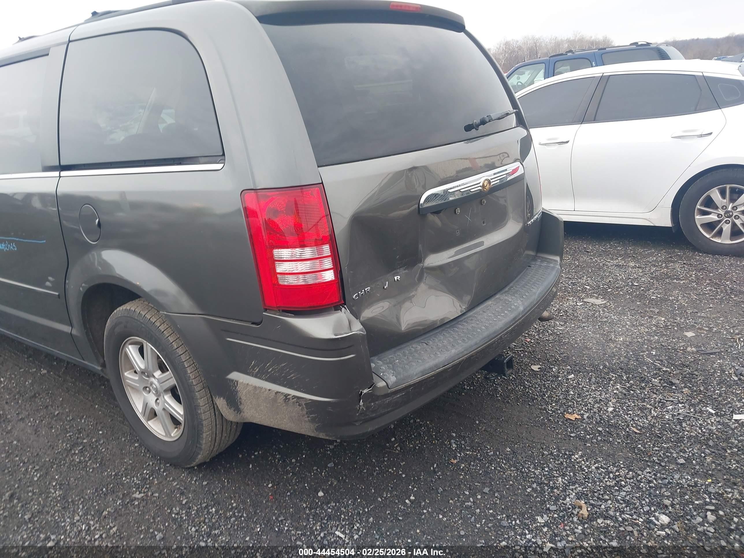 2010 Chrysler Town & Country New Lx Серый vin: 2A4RR2D17AR454503