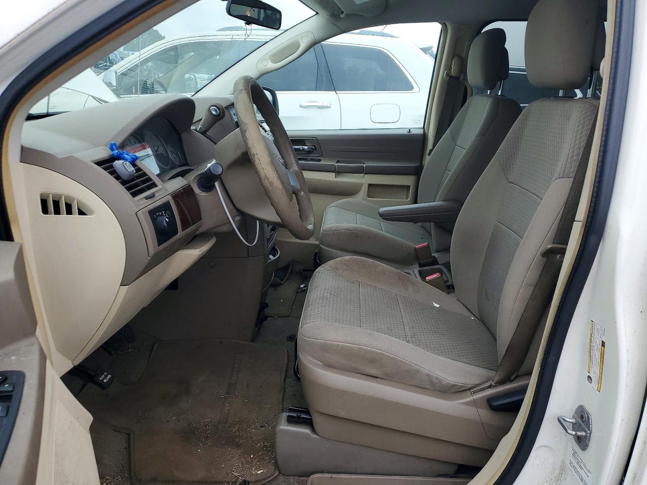2010 Chrysler Town & Country Lx White vin: 2A4RR2D18AR351803