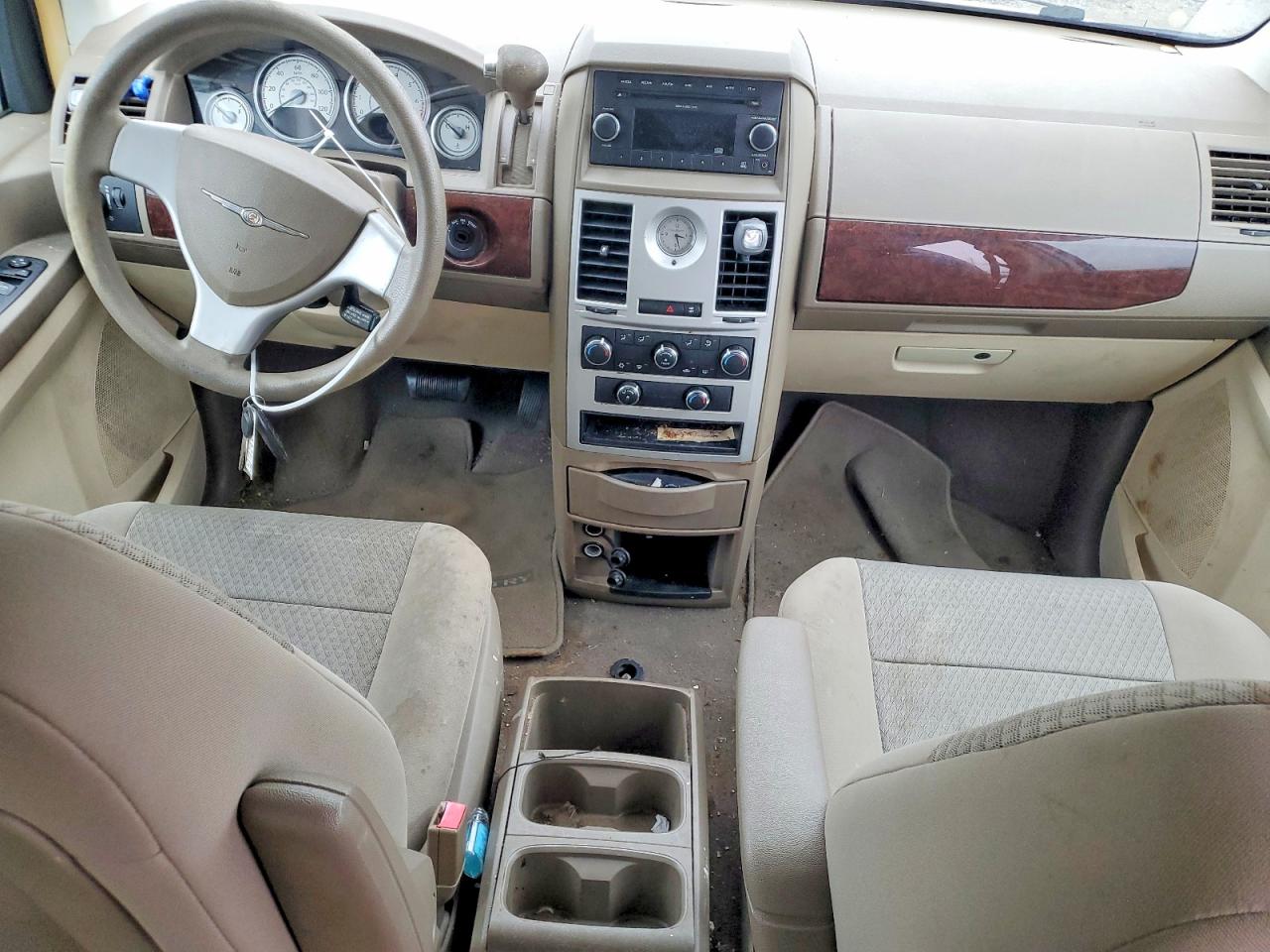 2010 Chrysler Town & Country Lx White vin: 2A4RR2D18AR351803