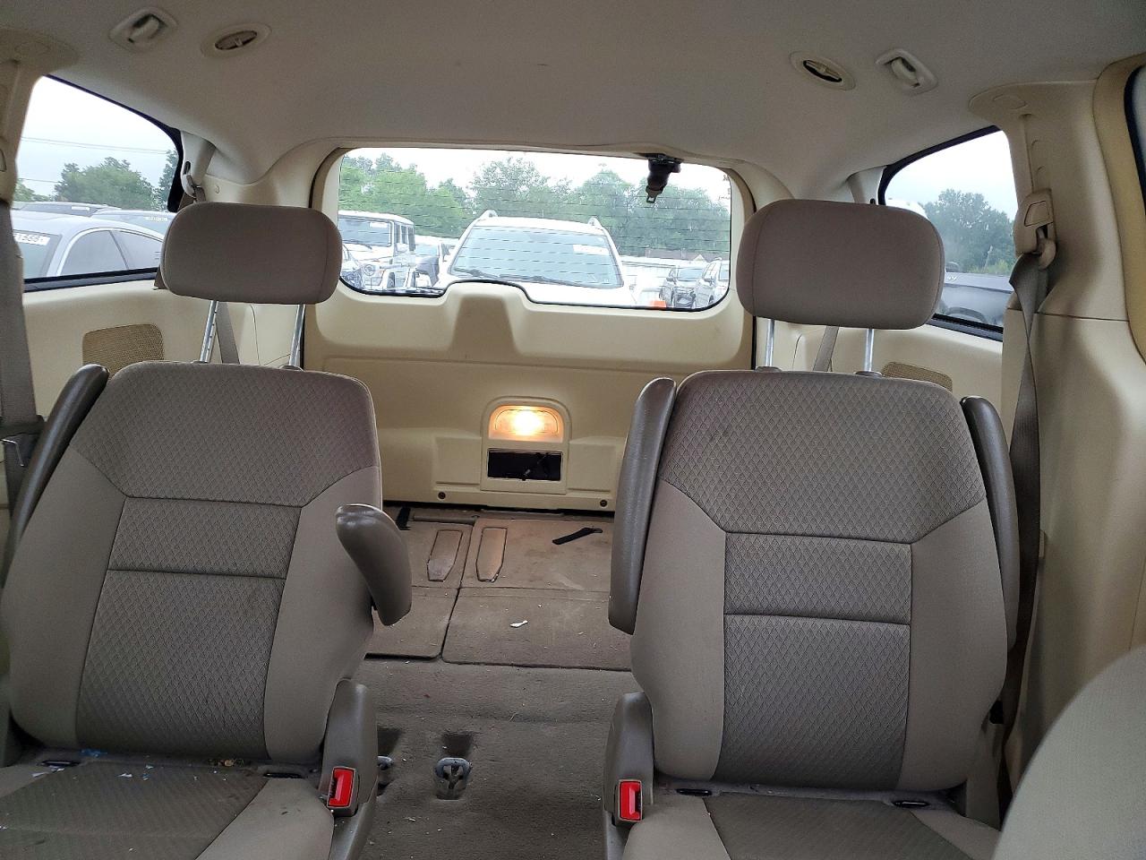 2010 Chrysler Town & Country Lx White vin: 2A4RR2D18AR351803