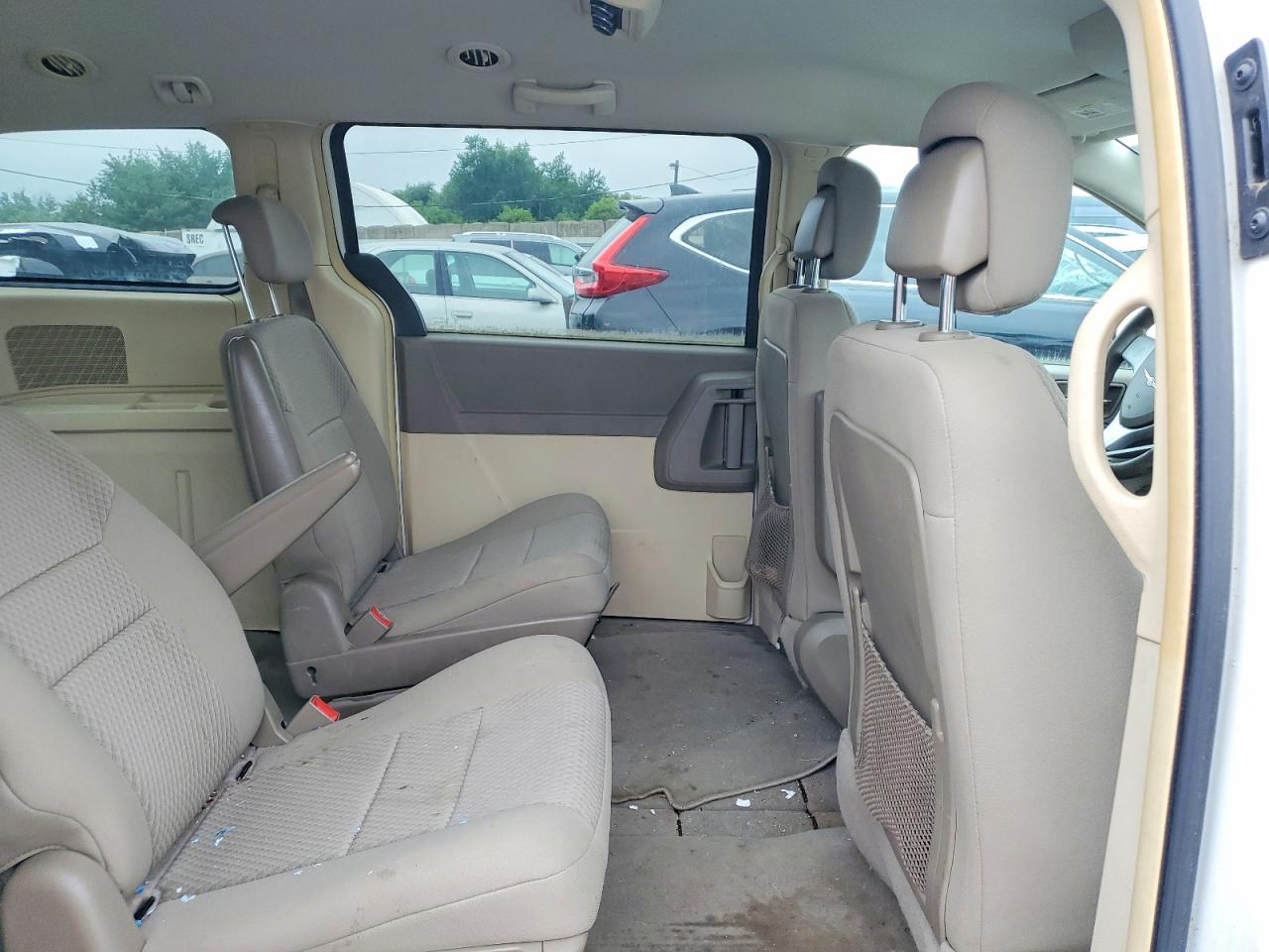 2010 Chrysler Town & Country Lx White vin: 2A4RR2D18AR351803