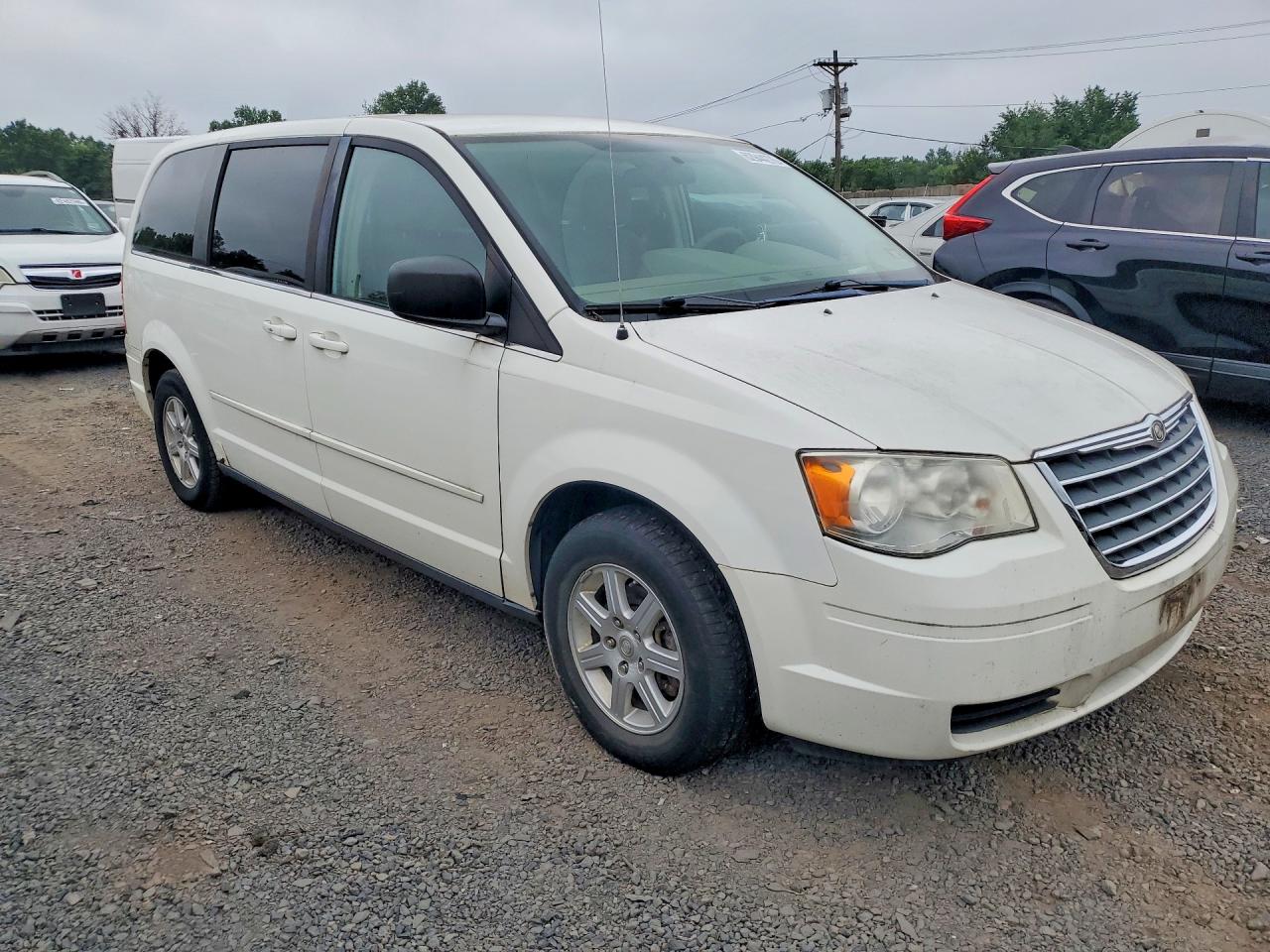 2010 Chrysler Town & Country Lx White vin: 2A4RR2D18AR351803
