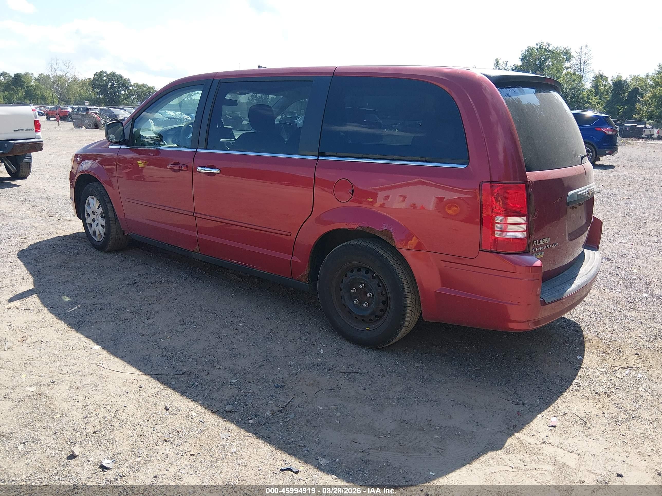 2010 Chrysler Town & Country Lx Red vin: 2A4RR4DE2AR150669