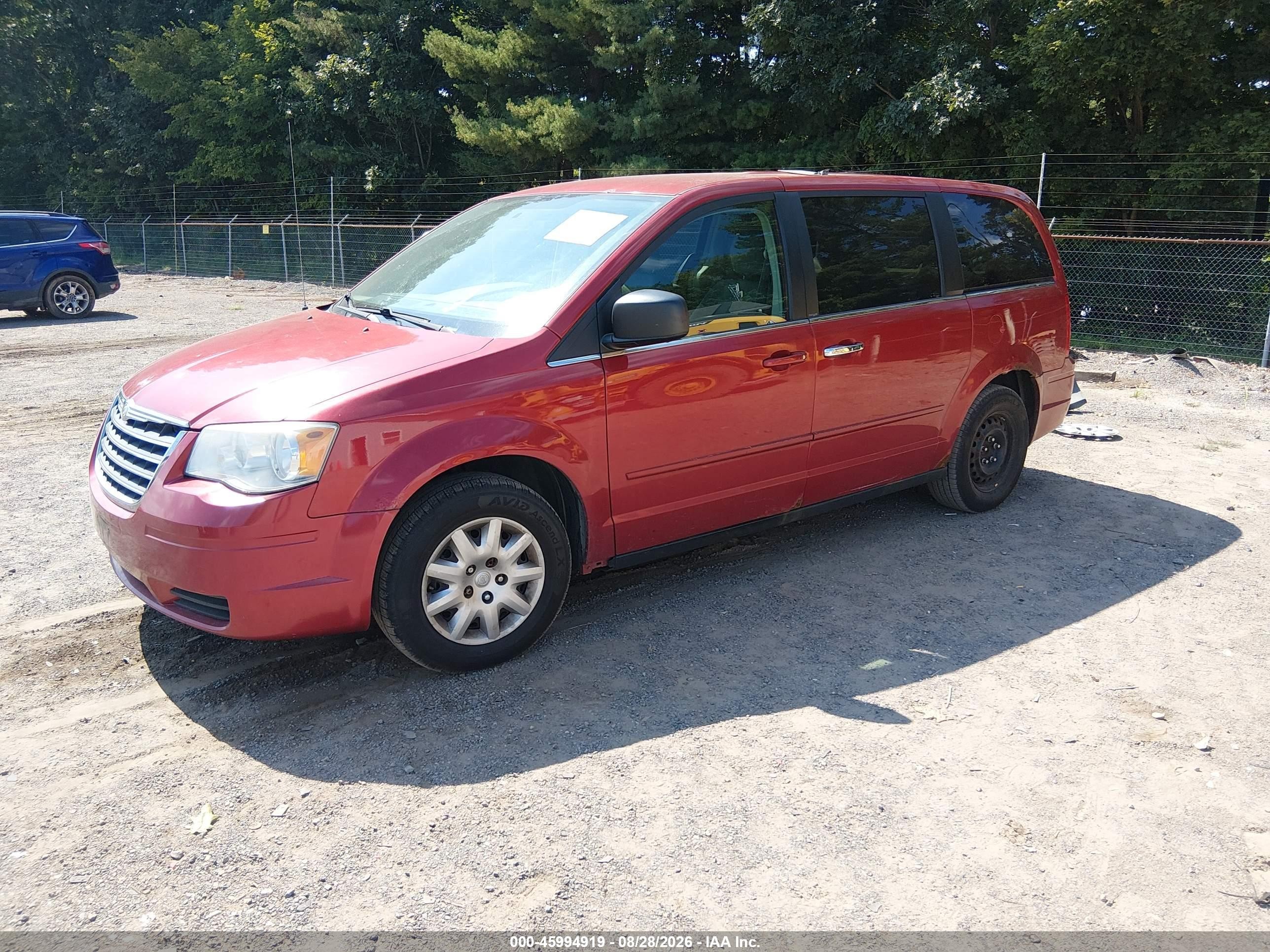 2010 Chrysler Town & Country Lx Red vin: 2A4RR4DE2AR150669
