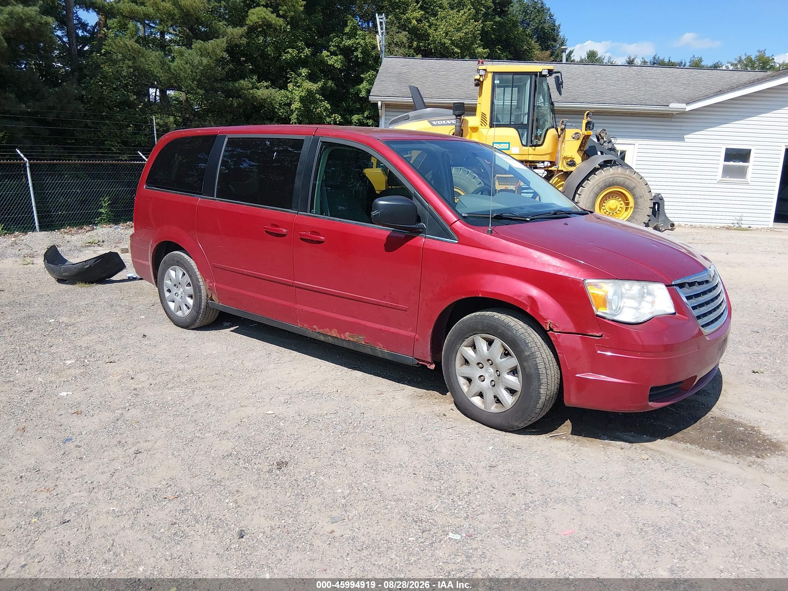 2010 Chrysler Town & Country Lx Red vin: 2A4RR4DE2AR150669