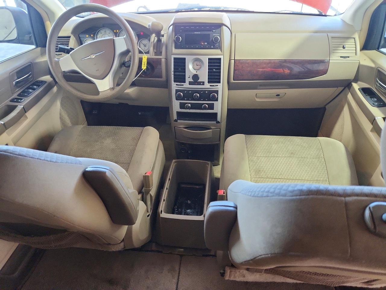 2010 Chrysler Town & Country Lx Red vin: 2A4RR4DE2AR250111