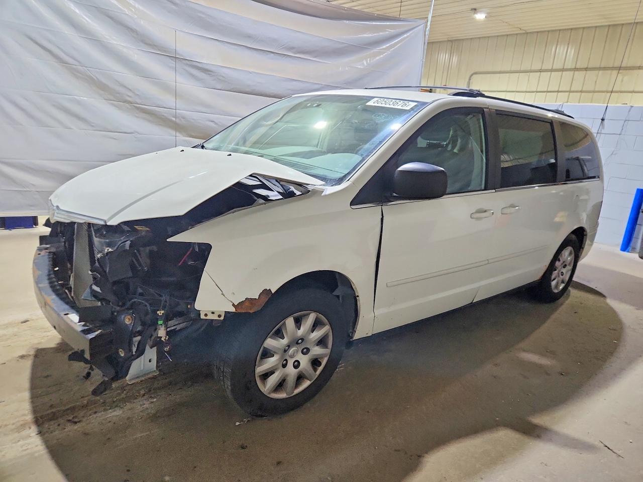 2010 Chrysler Town & Country Lx Белый vin: 2A4RR4DE3AR344028