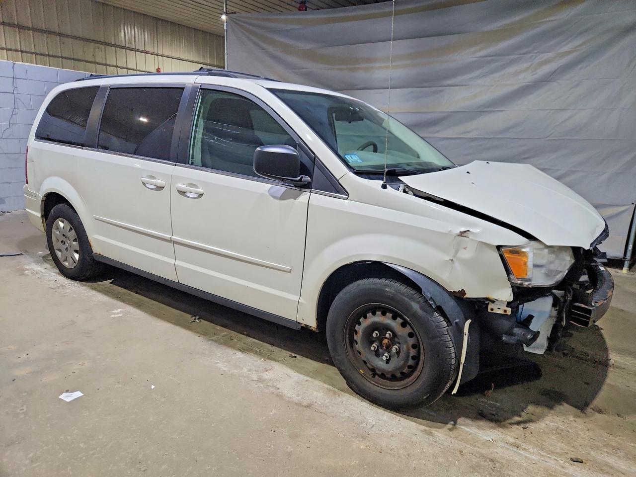 2010 Chrysler Town & Country Lx Белый vin: 2A4RR4DE3AR344028