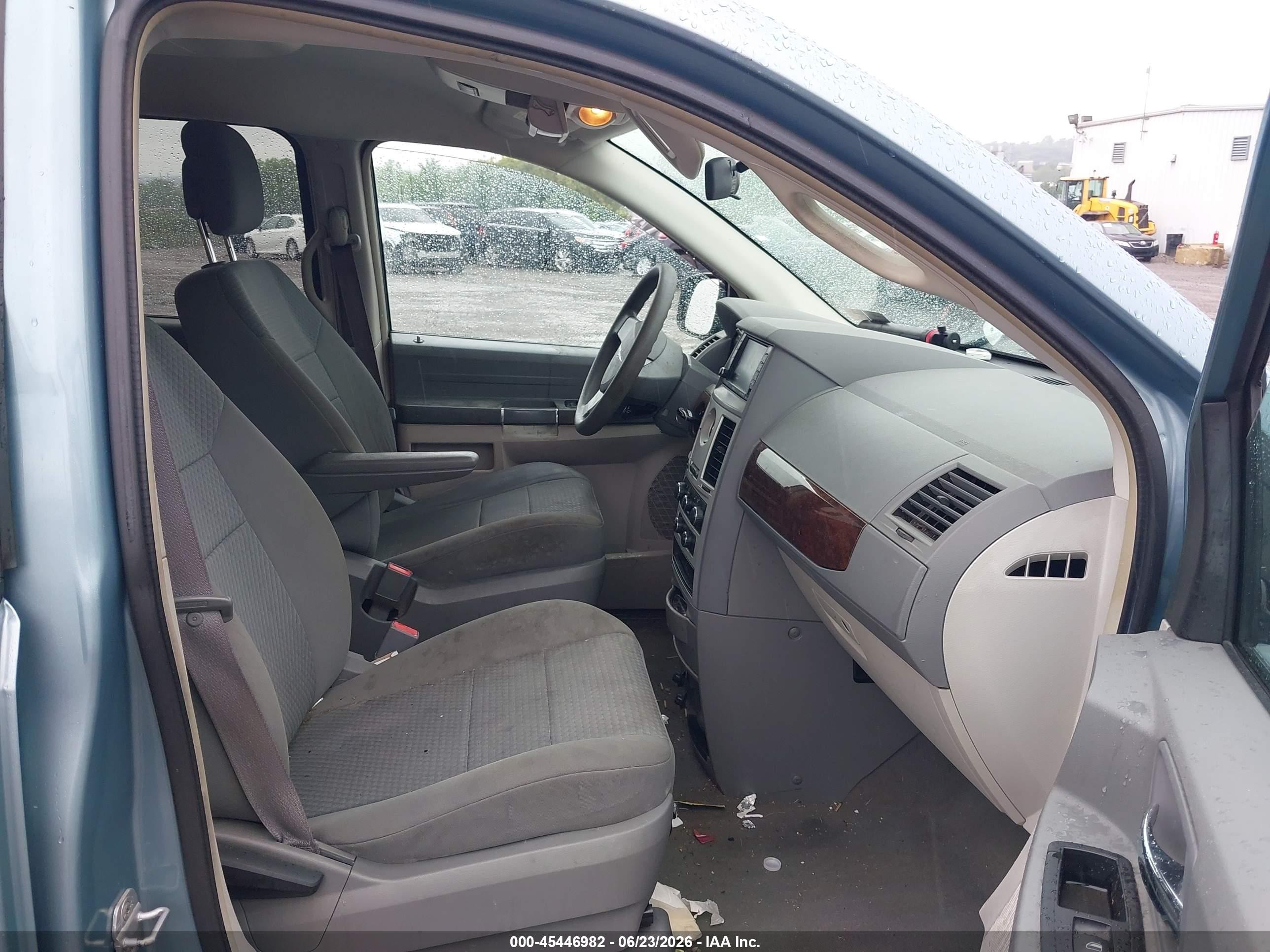 2010 Chrysler Town & Country Lx Light Blue vin: 2A4RR4DE5AR315047