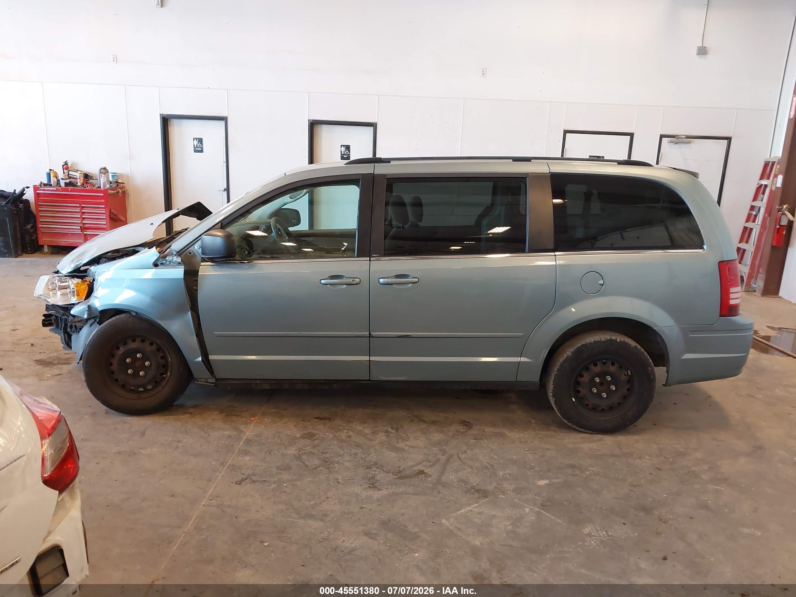 2010 Chrysler Town & Country Lx Light Blue vin: 2A4RR4DE6AR192469