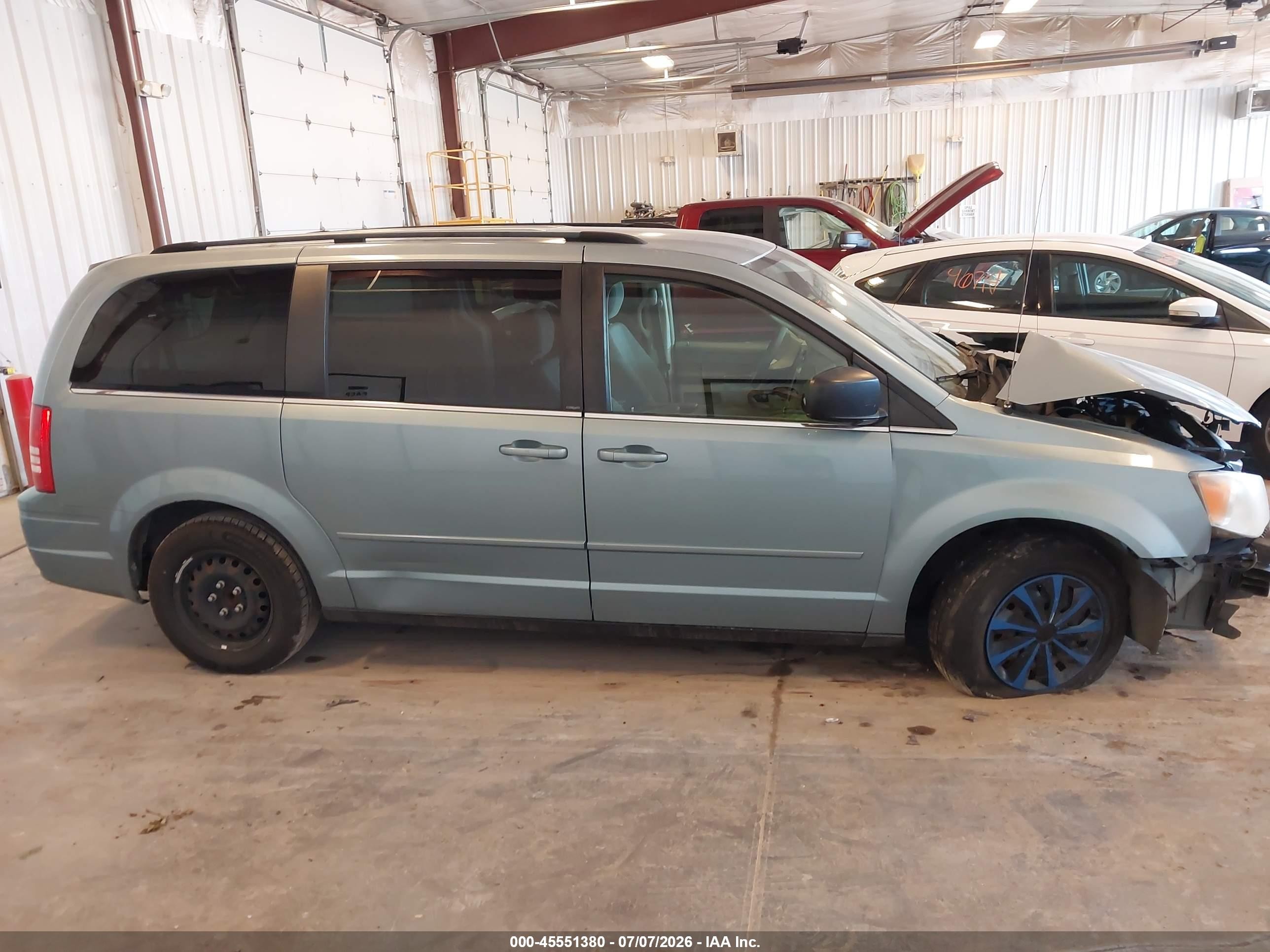 2010 Chrysler Town & Country Lx Light Blue vin: 2A4RR4DE6AR192469