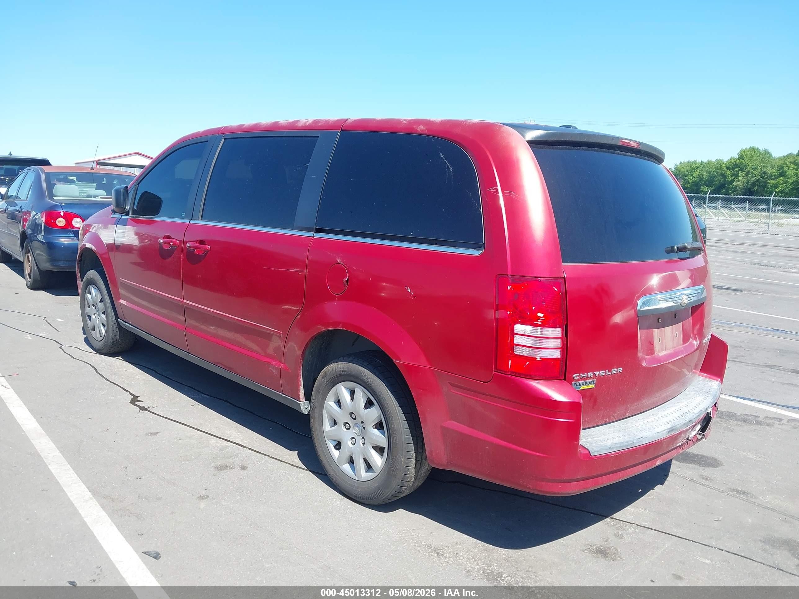 2010 Chrysler Town & Country Lx Red vin: 2A4RR4DE7AR189869