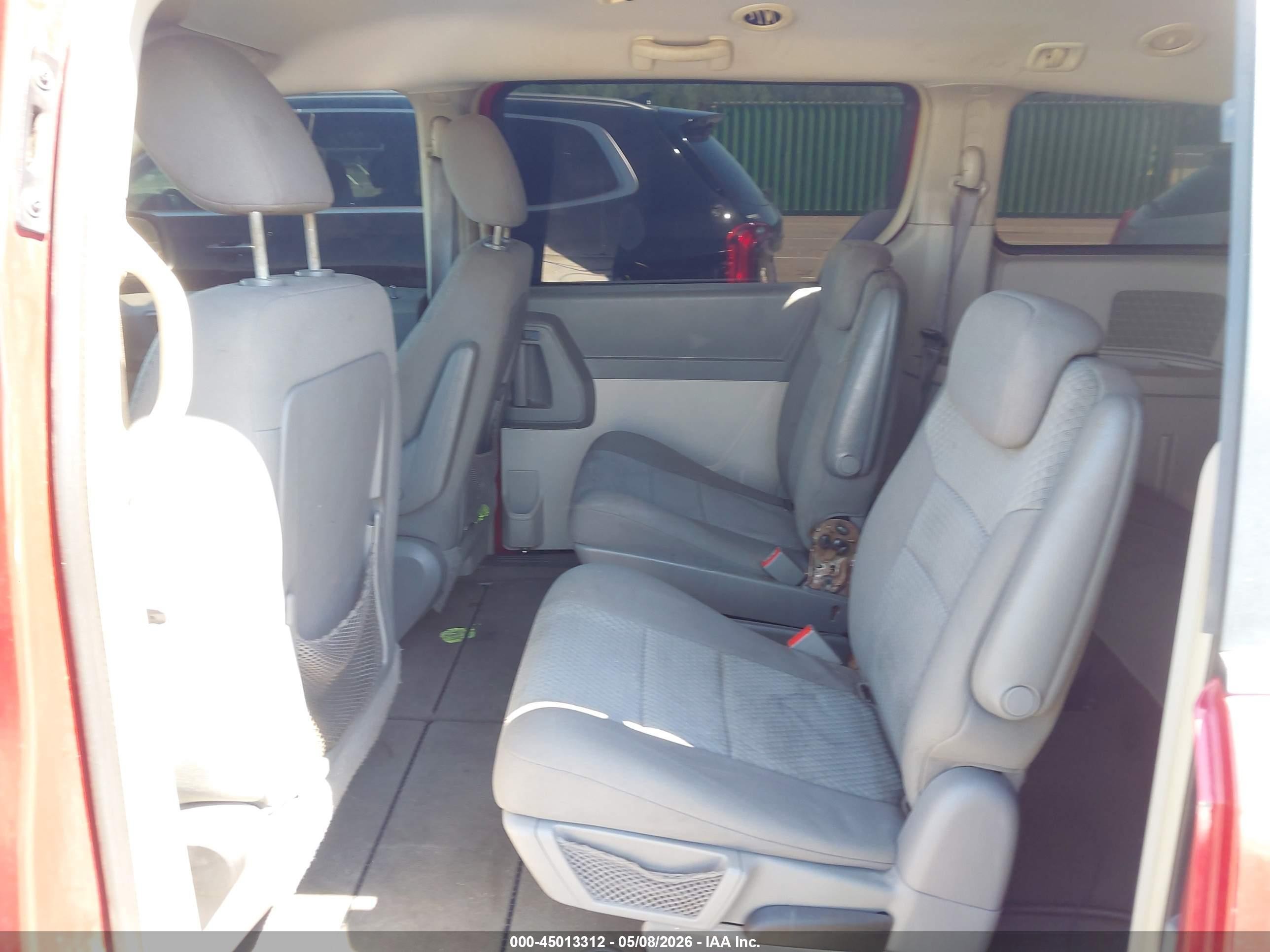 2010 Chrysler Town & Country Lx Red vin: 2A4RR4DE7AR189869