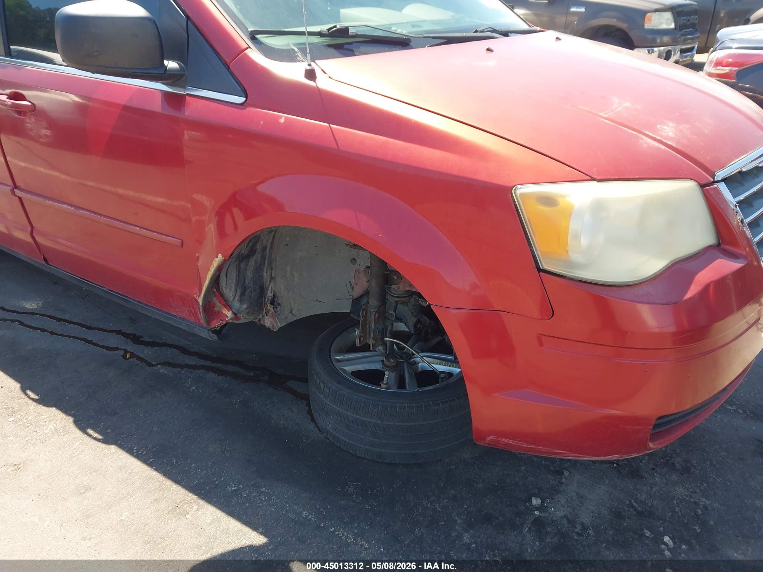 2010 Chrysler Town & Country Lx Red vin: 2A4RR4DE7AR189869