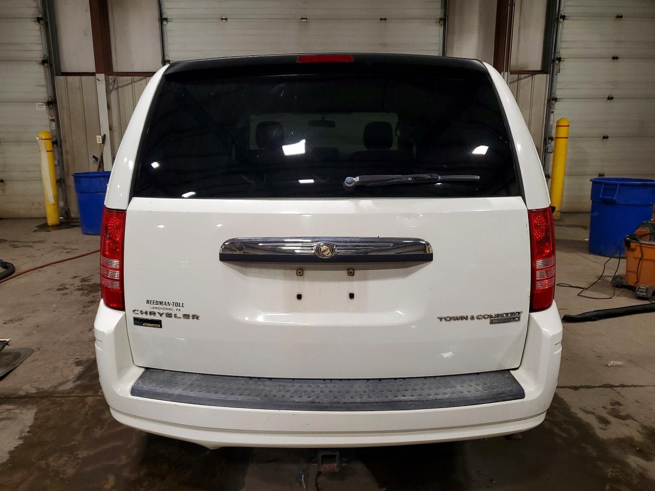 2010 Chrysler Town & Country Lx White vin: 2A4RR4DEXAR203859