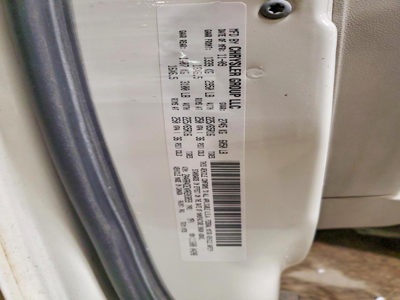 2010 Chrysler Town & Country Lx White vin: 2A4RR4DEXAR203859