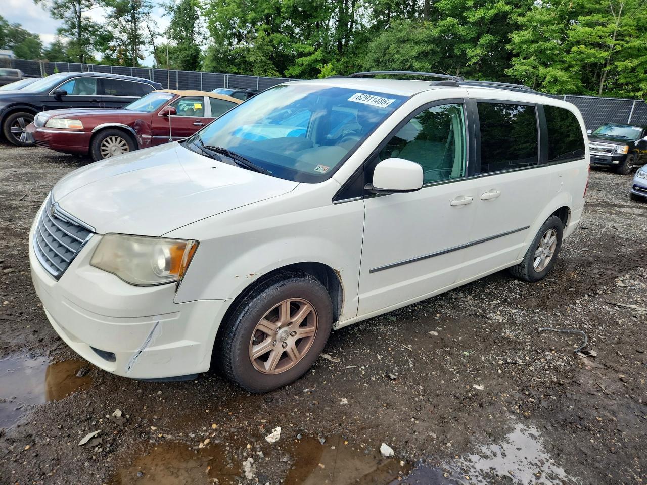 2010 Chrysler Town & Country Touring White vin: 2A4RR5D10AR229129