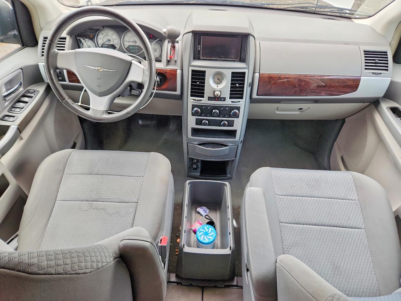 2010 Chrysler Town & Country Touring White vin: 2A4RR5D10AR229129