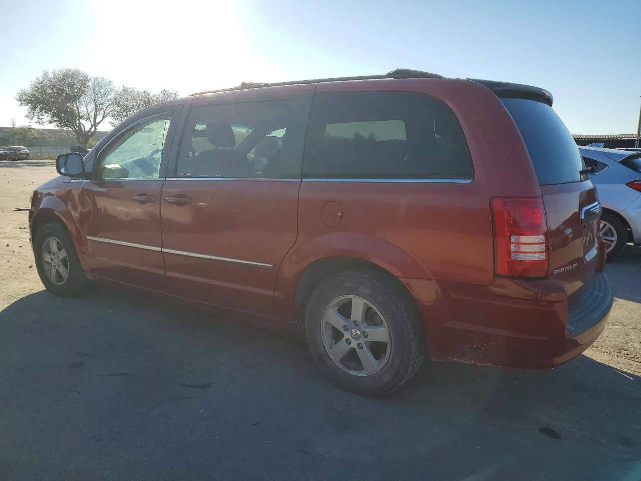 2010 Chrysler Town & Country Touring Красный vin: 2A4RR5D10AR233603