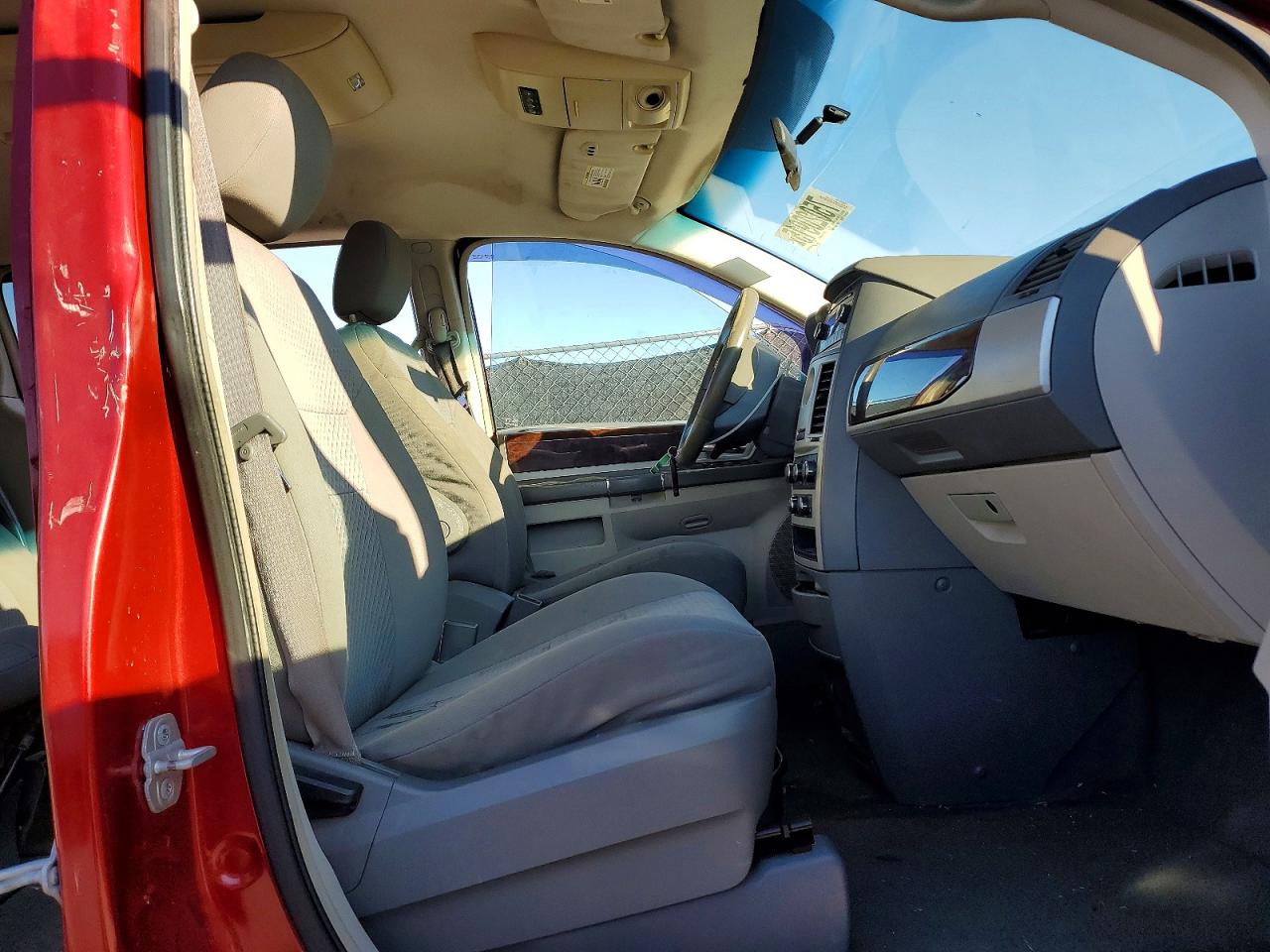 2010 Chrysler Town & Country Touring Красный vin: 2A4RR5D10AR233603