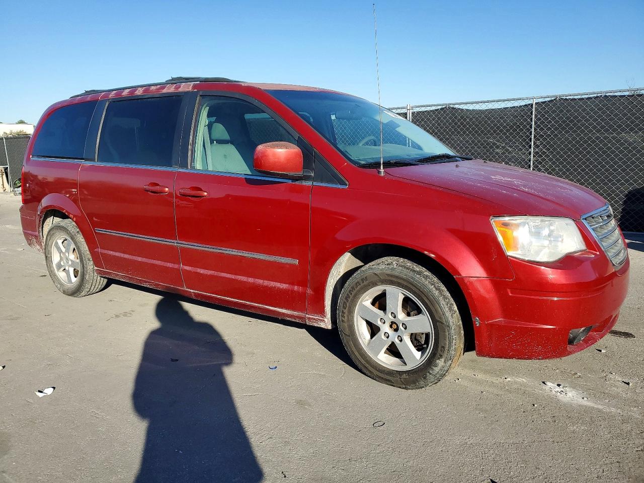 2010 Chrysler Town & Country Touring Красный vin: 2A4RR5D10AR233603