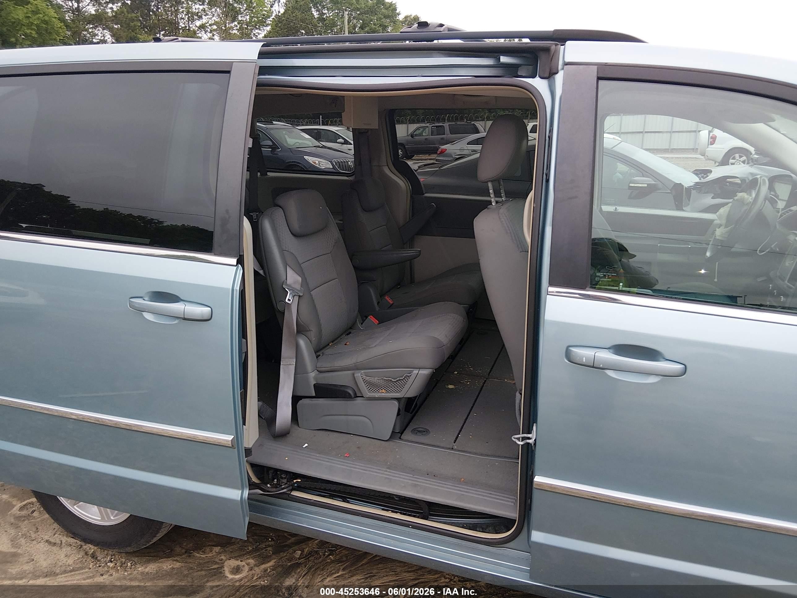 2010 Chrysler Town & Country Touring Blue vin: 2A4RR5D10AR243094