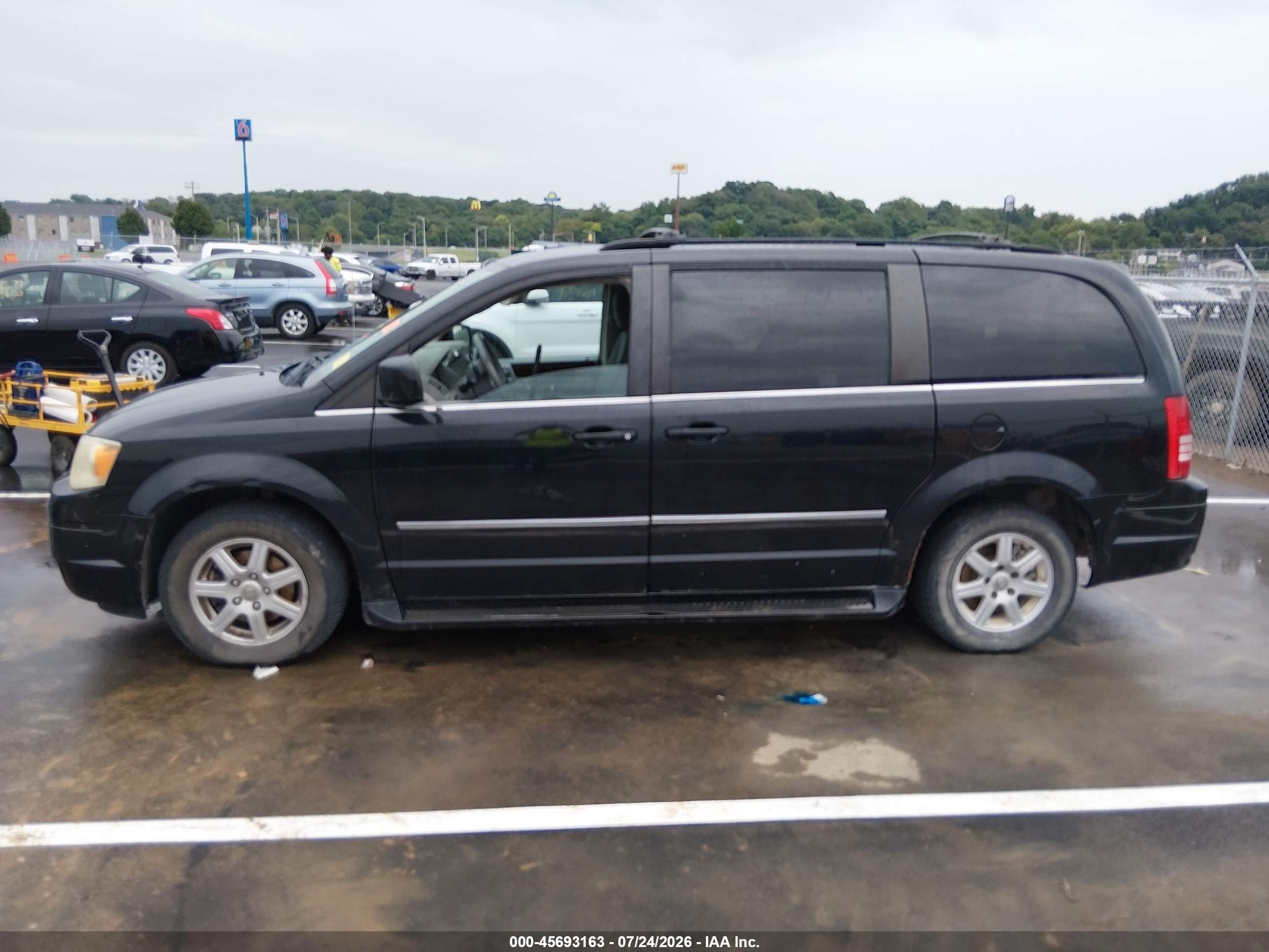 2010 Chrysler Town & Country Touring Black vin: 2A4RR5D10AR449869
