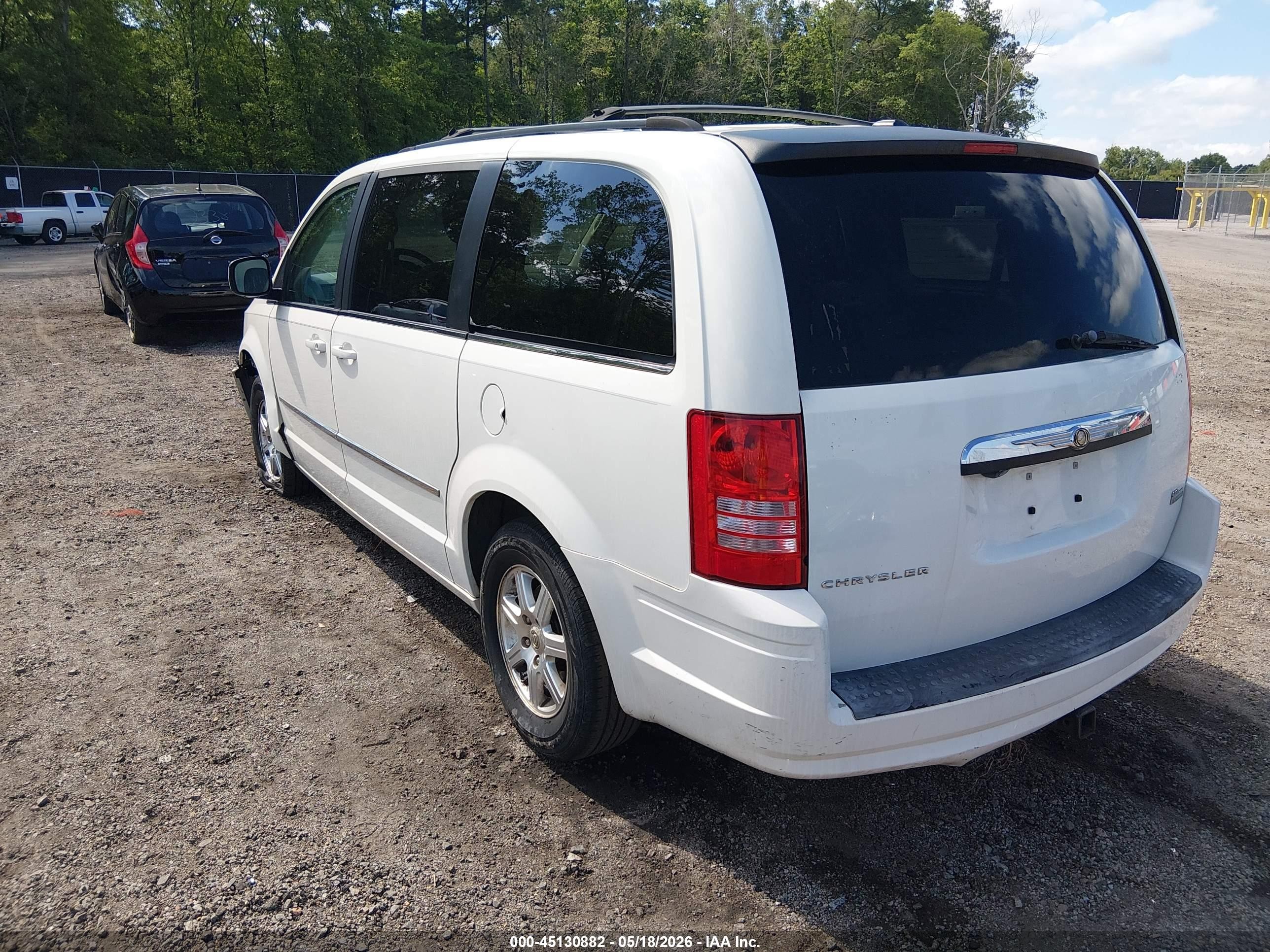 2010 Chrysler Town & Country Touring Белый vin: 2A4RR5D11AR114961