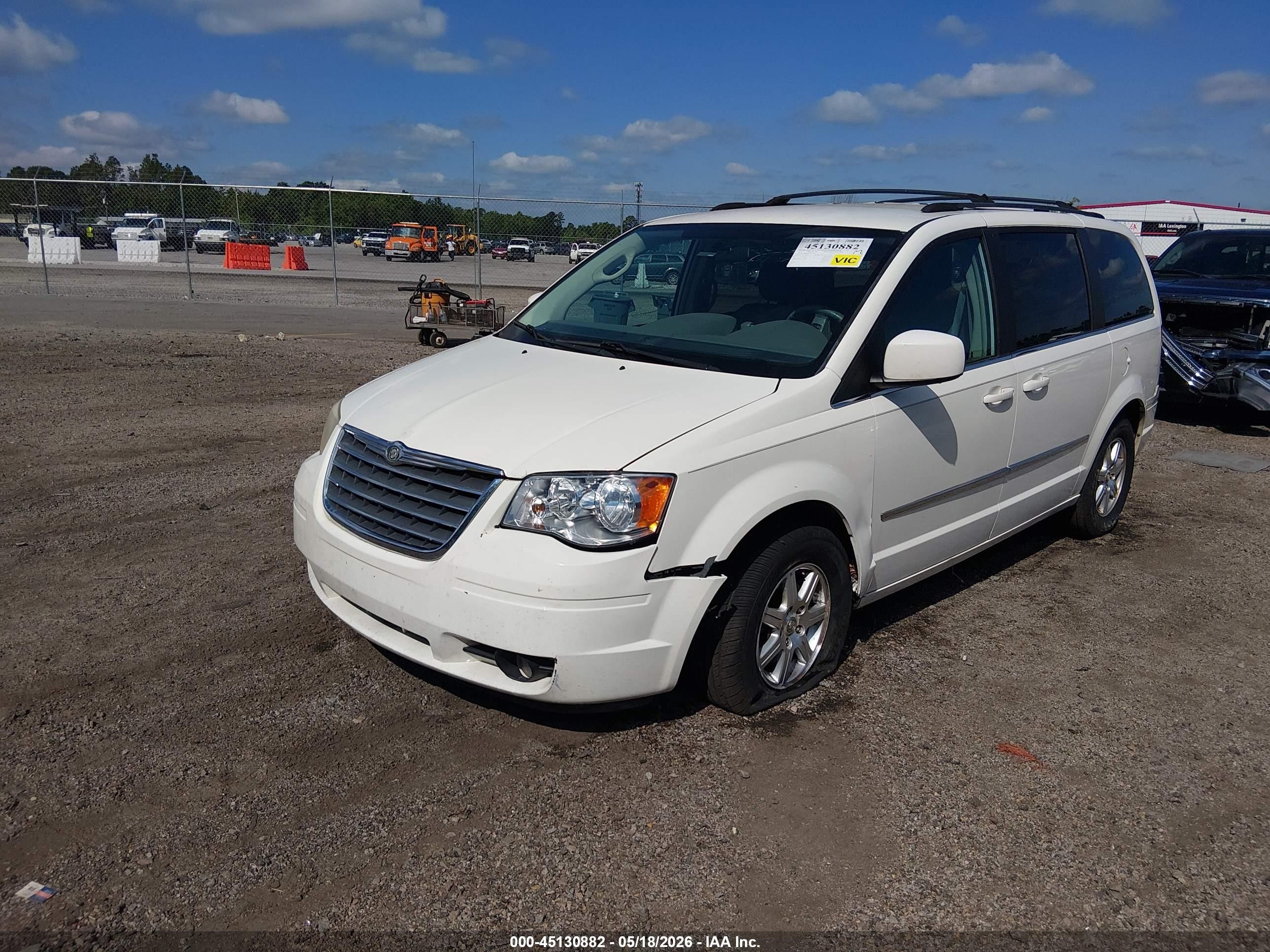 2010 Chrysler Town & Country Touring Белый vin: 2A4RR5D11AR114961