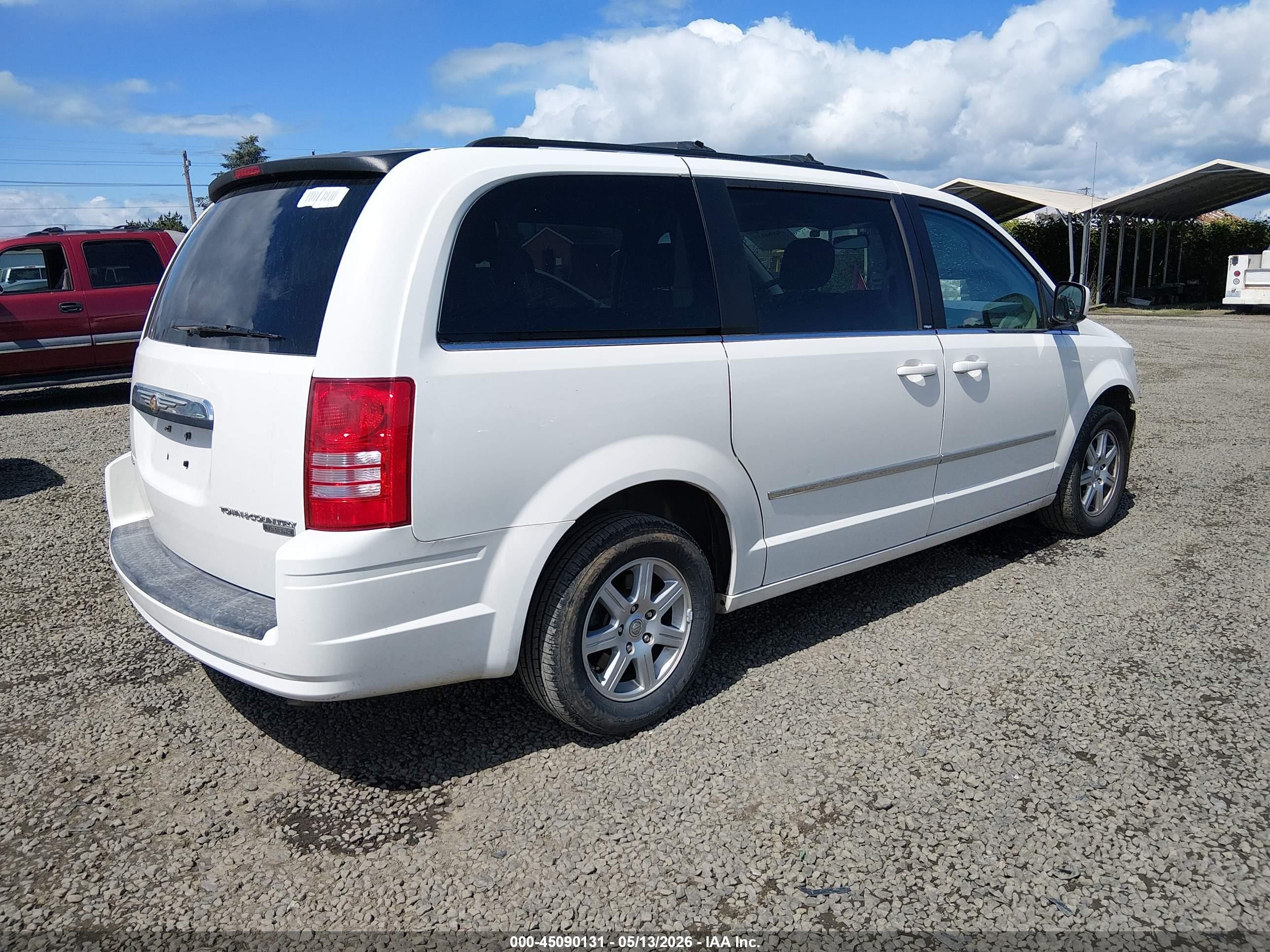 2010 Chrysler Town & Country Touring White vin: 2A4RR5D11AR214896