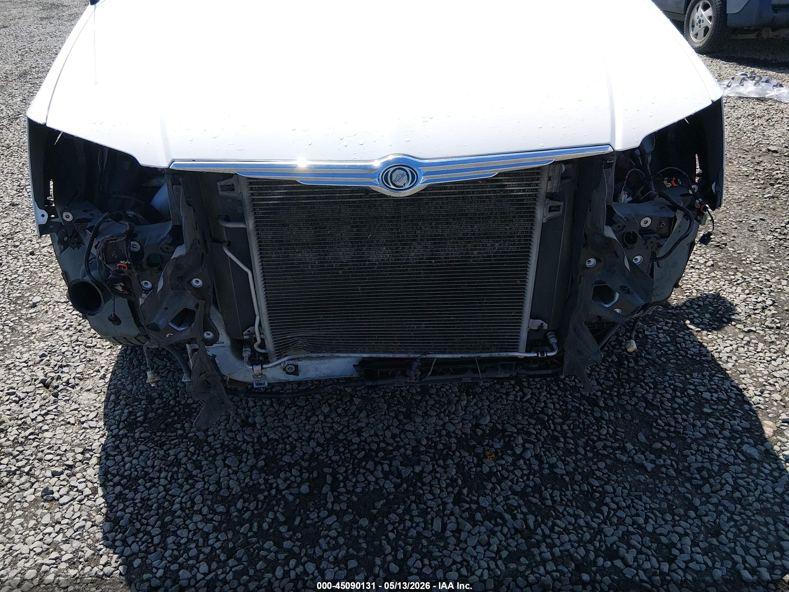 2010 Chrysler Town & Country Touring White vin: 2A4RR5D11AR214896