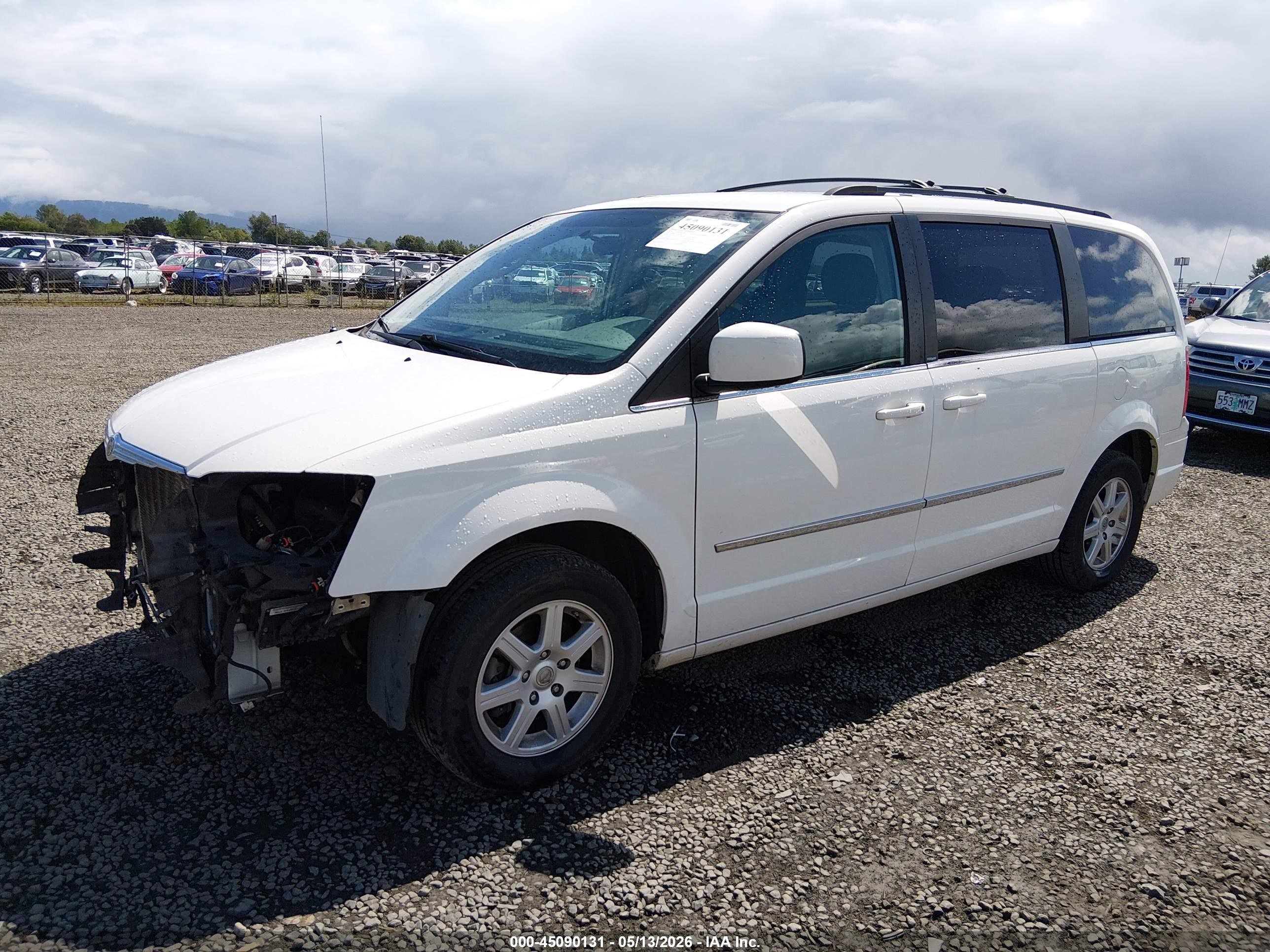 2010 Chrysler Town & Country Touring White vin: 2A4RR5D11AR214896