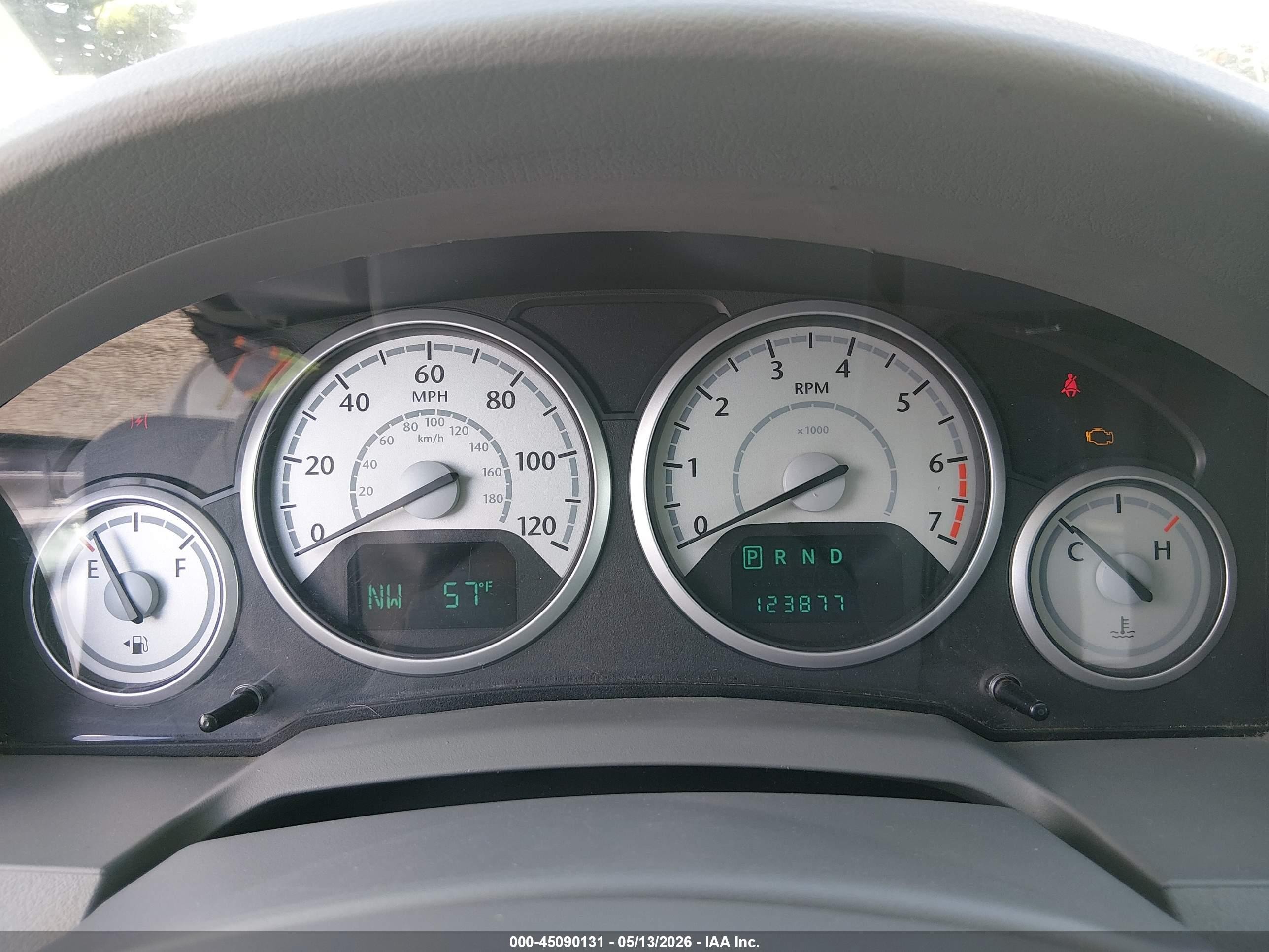 2010 Chrysler Town & Country Touring White vin: 2A4RR5D11AR214896