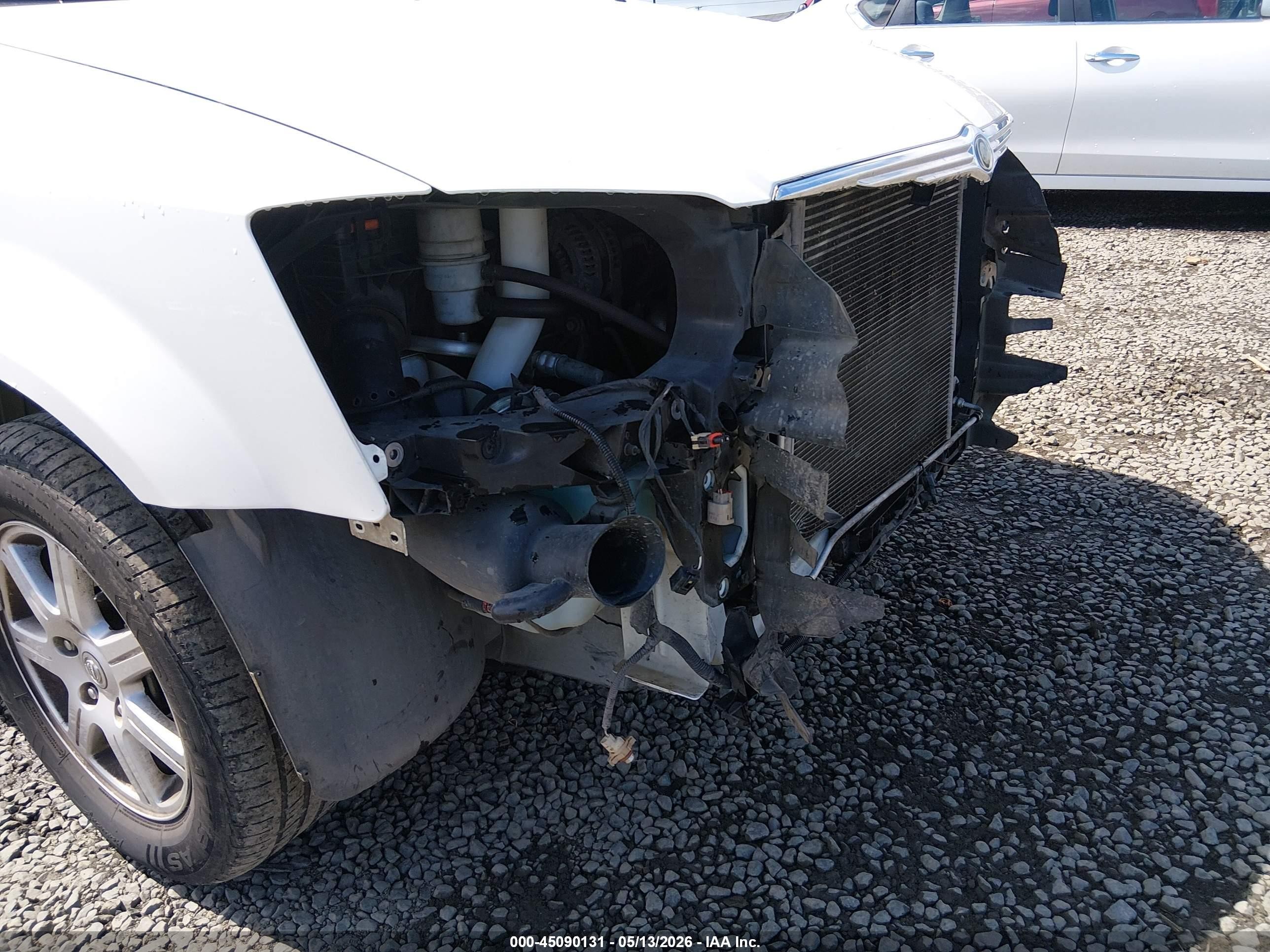2010 Chrysler Town & Country Touring White vin: 2A4RR5D11AR214896