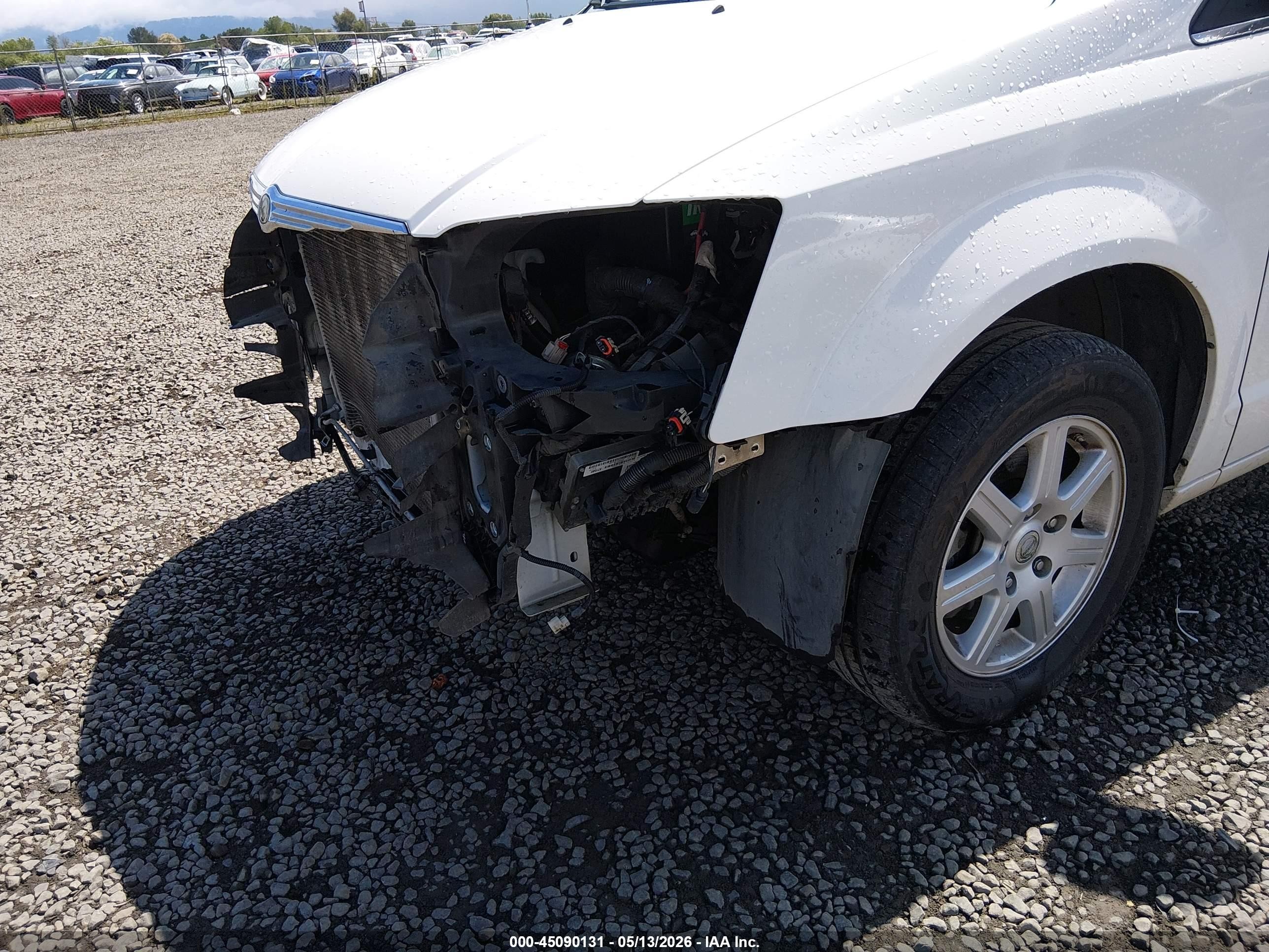 2010 Chrysler Town & Country Touring White vin: 2A4RR5D11AR214896