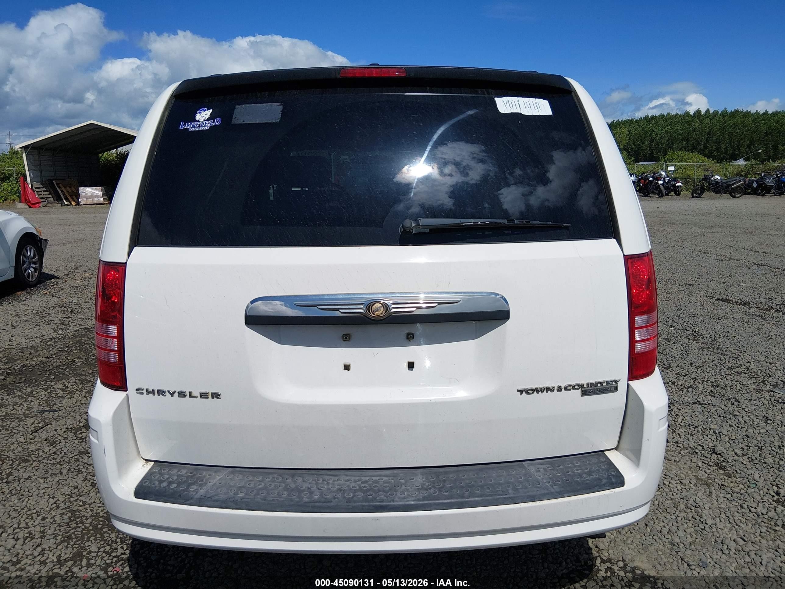 2010 Chrysler Town & Country Touring White vin: 2A4RR5D11AR214896
