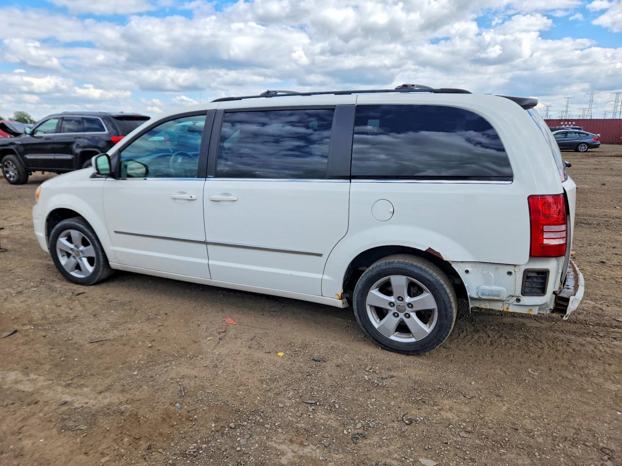 2010 Chrysler Town-country White vin: 2A4RR5D11AR217880