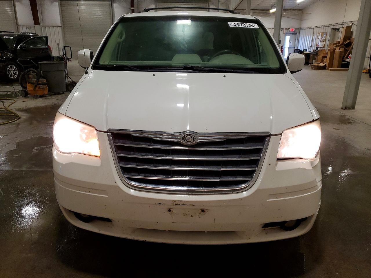 2010 Chrysler Town & Country Touring White vin: 2A4RR5D11AR280705