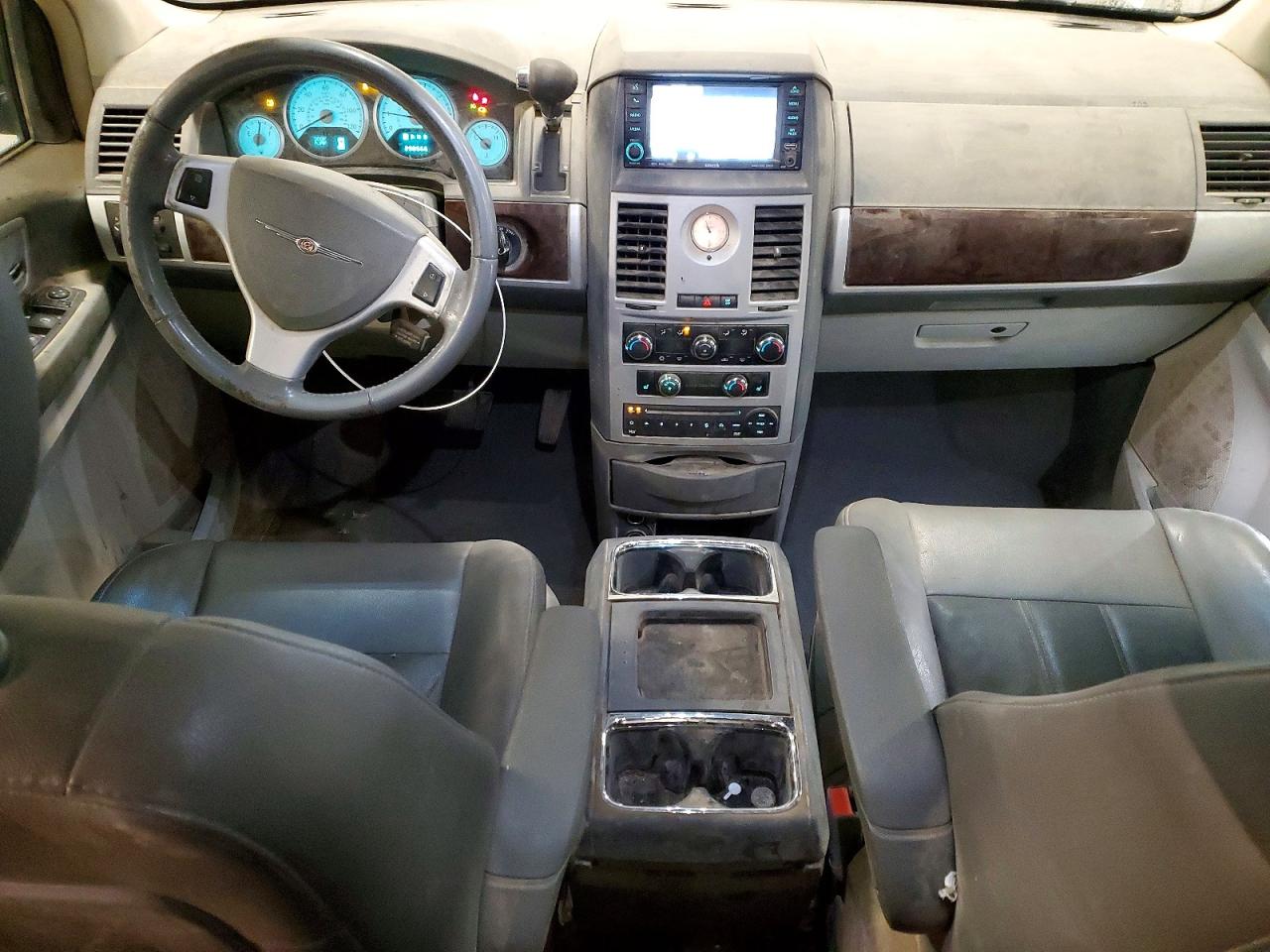 2010 Chrysler Town & Country Touring White vin: 2A4RR5D11AR280705