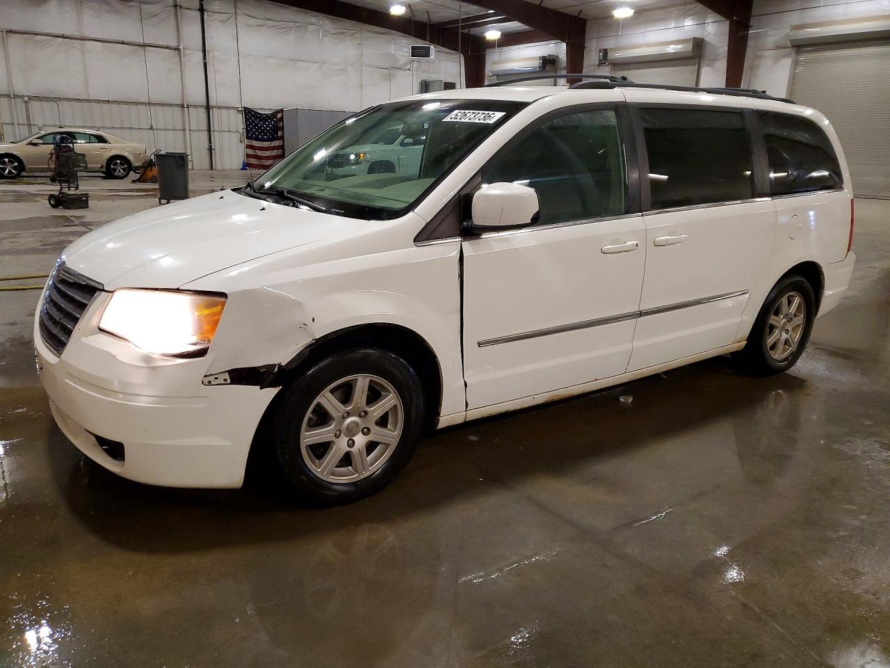 2010 Chrysler Town & Country Touring Белый vin: 2A4RR5D11AR280705