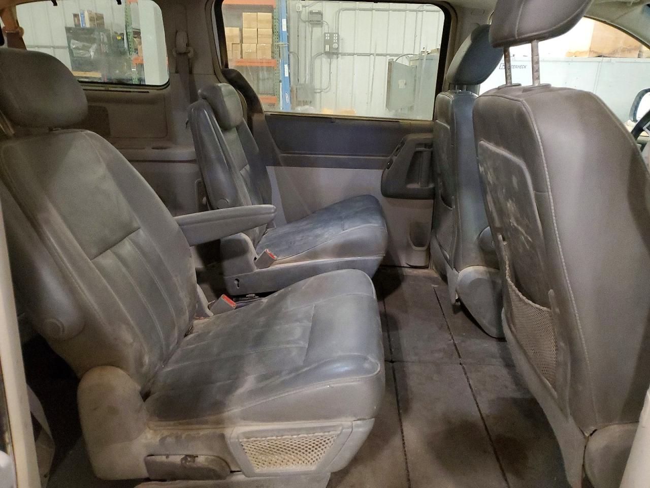 2010 Chrysler Town & Country Touring White vin: 2A4RR5D11AR280705